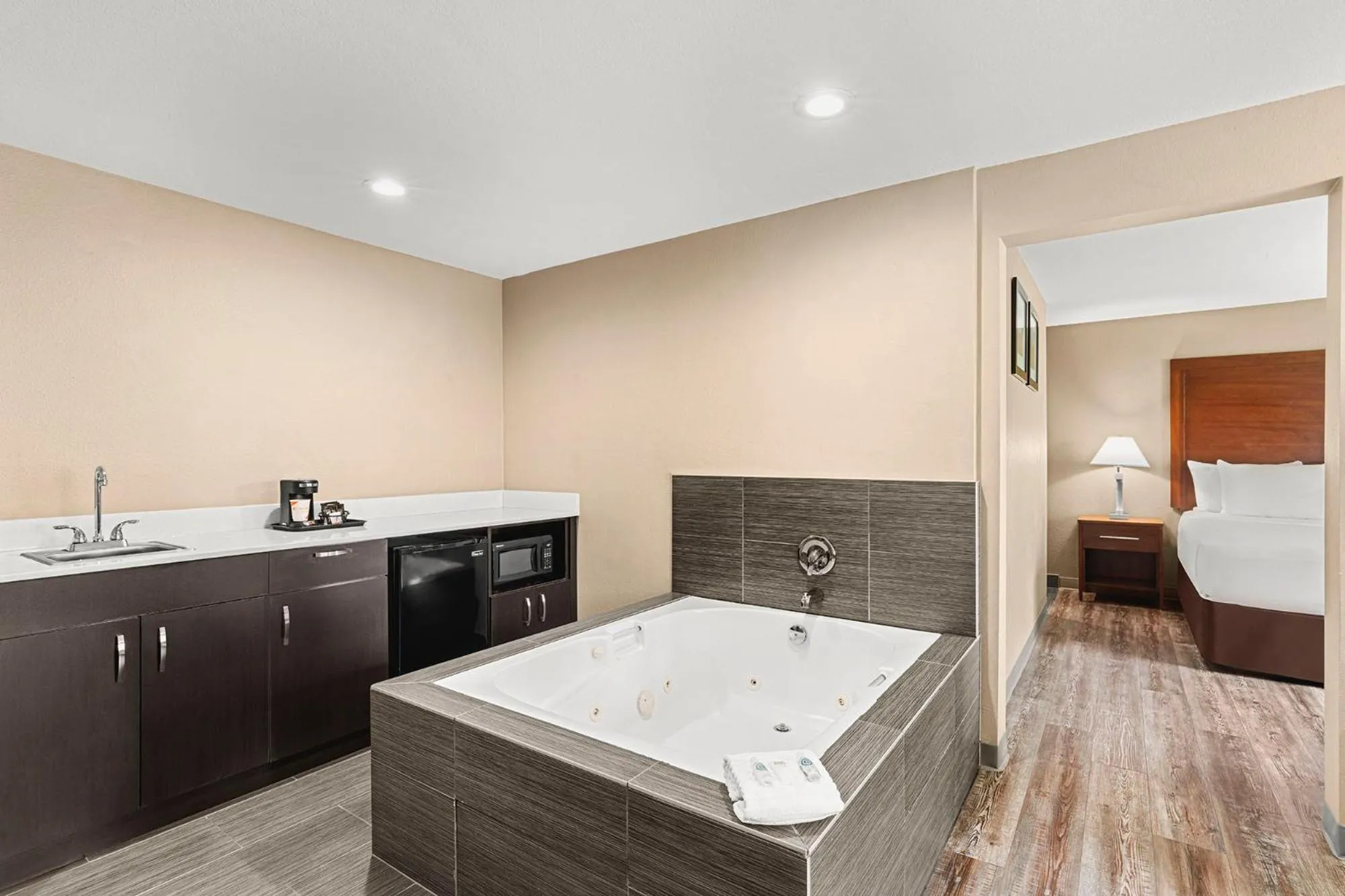 Bed in Comfort Inn & Suites Beaverton - Portland West