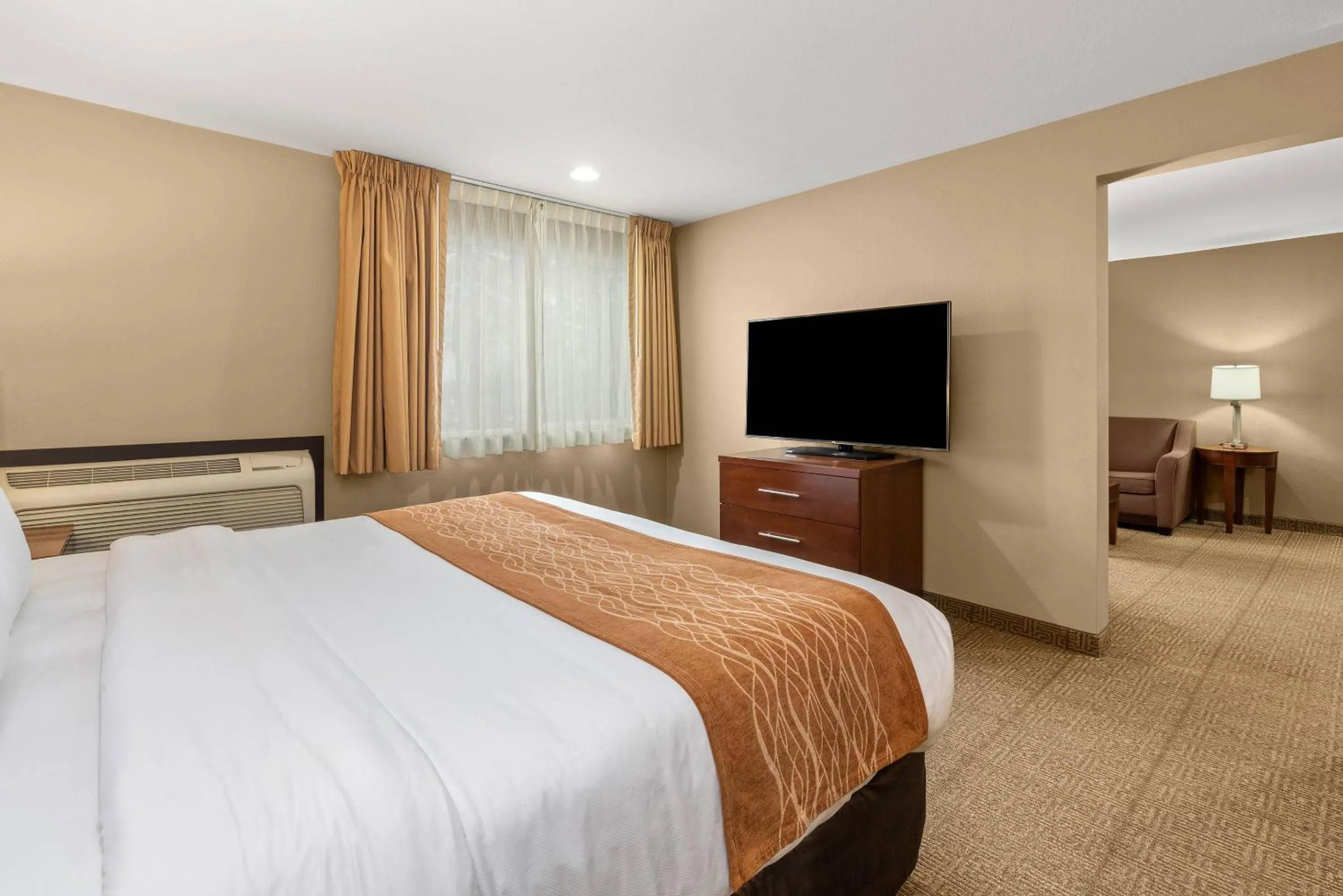Bedroom, Bed in Comfort Inn & Suites Beaverton - Portland West