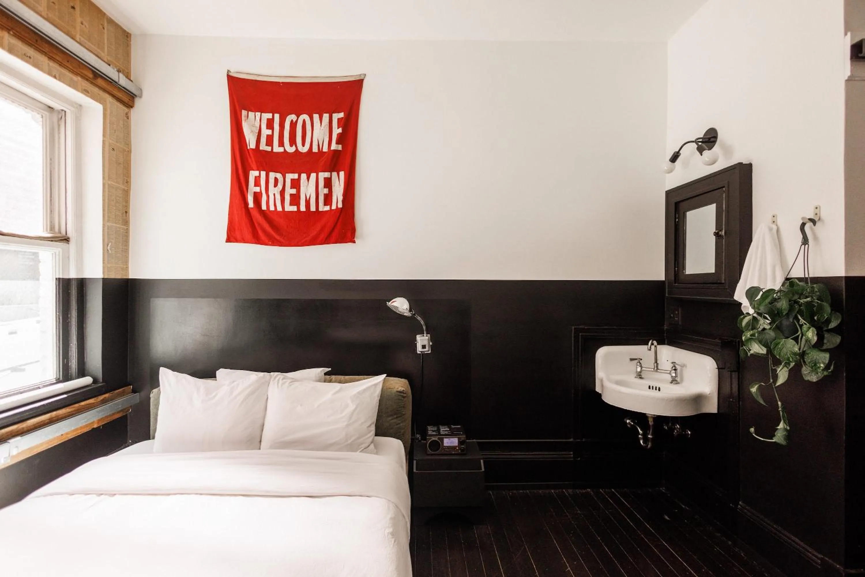 Property building, Bed in The Clyde Hotel Portland By Kasa Living