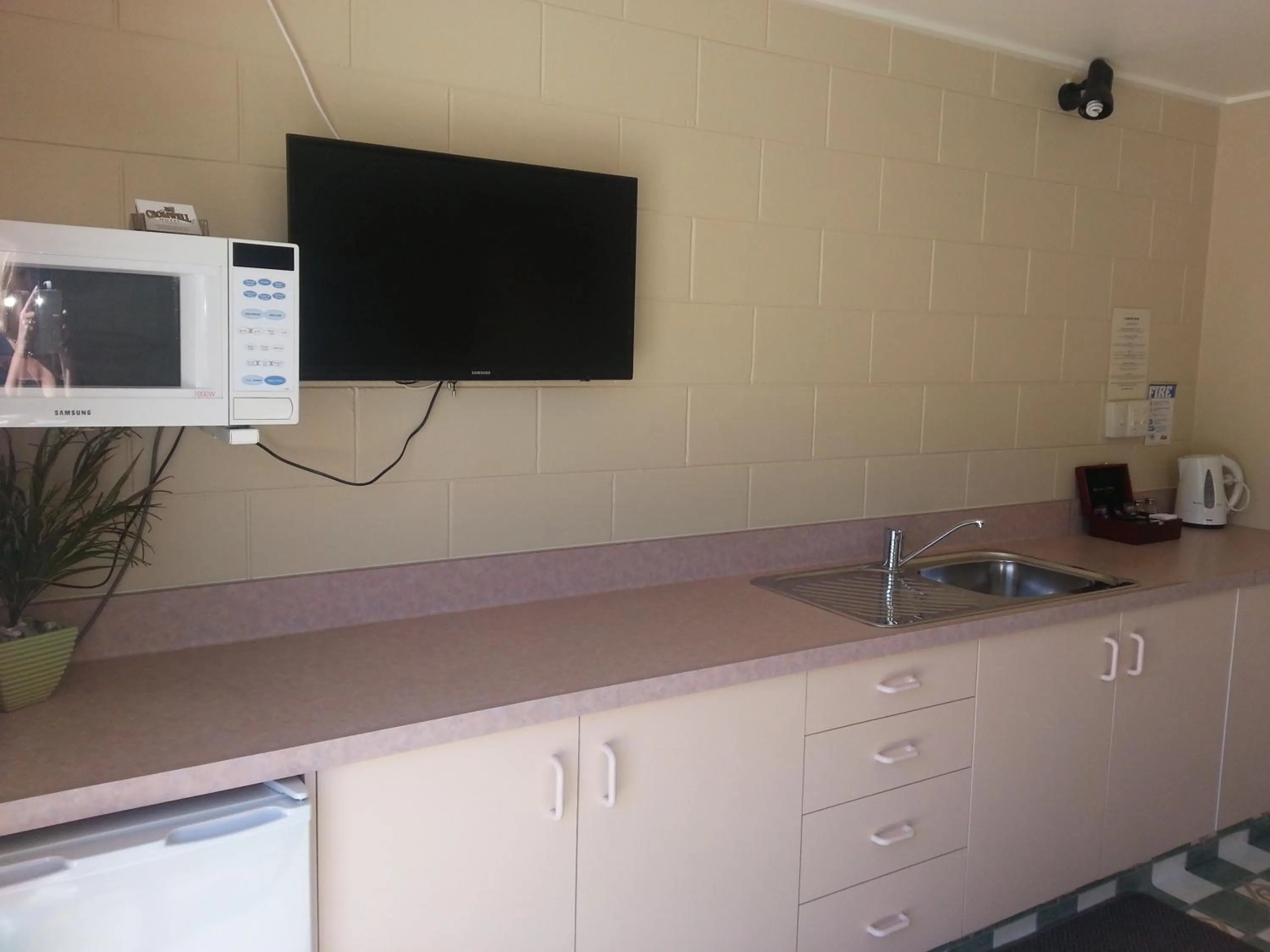 Living room in Cromwell Motel