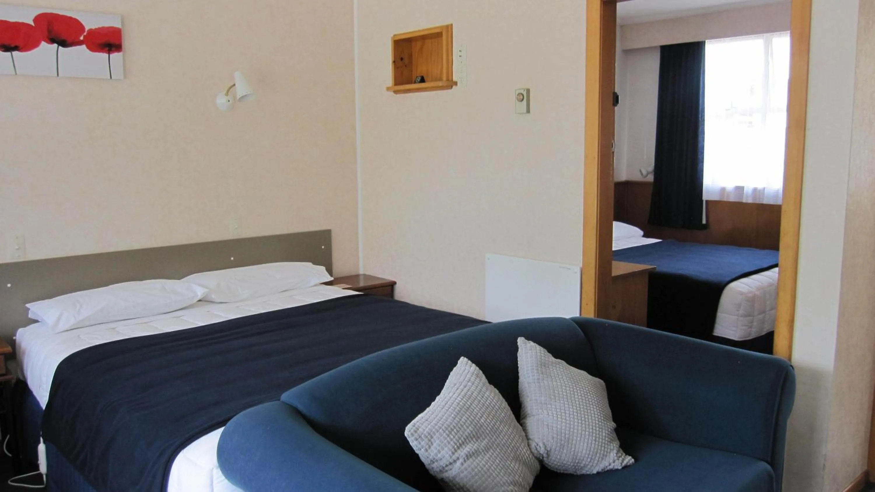 Bed in Cromwell Motel