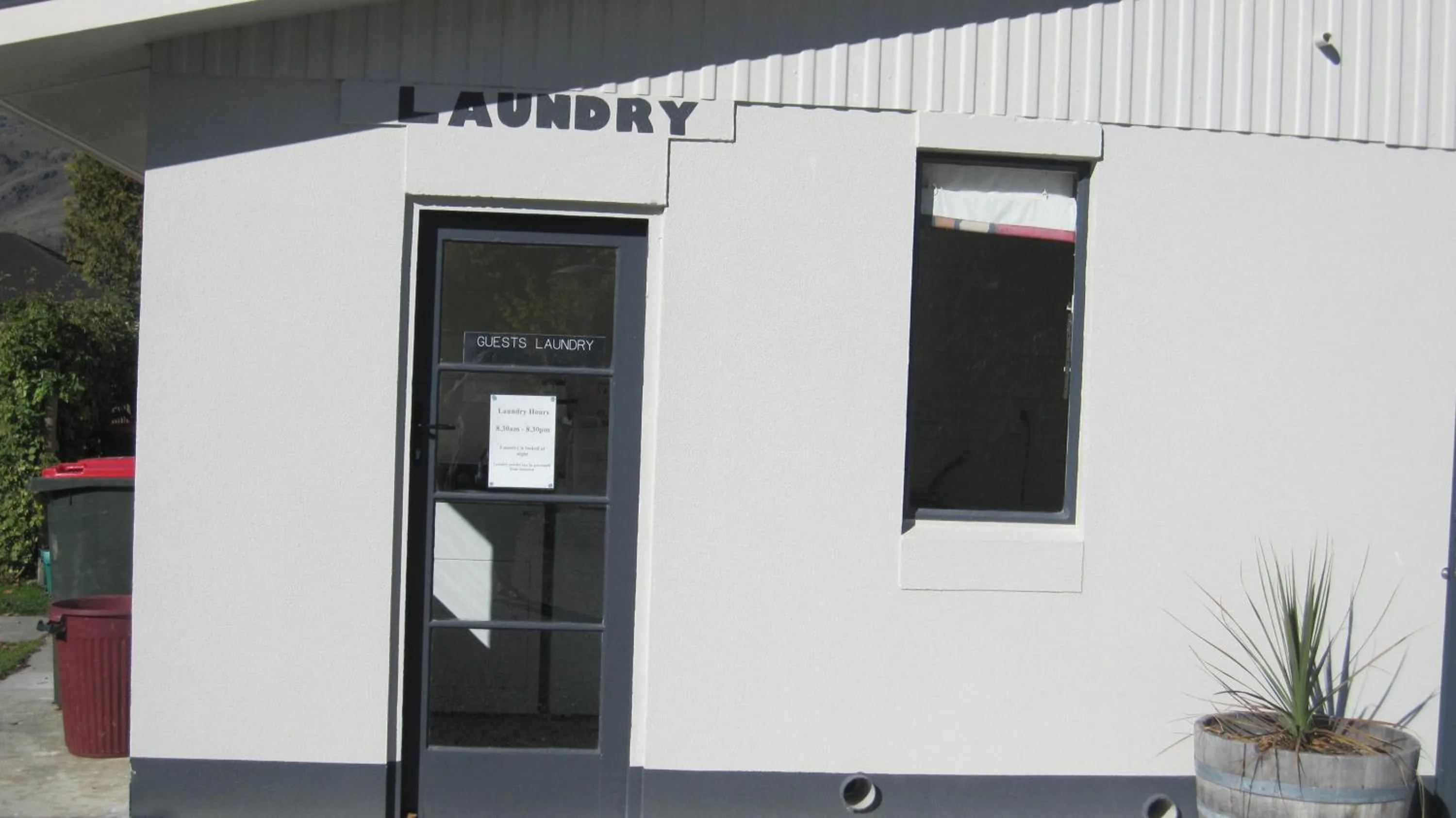 Area and facilities in Cromwell Motel