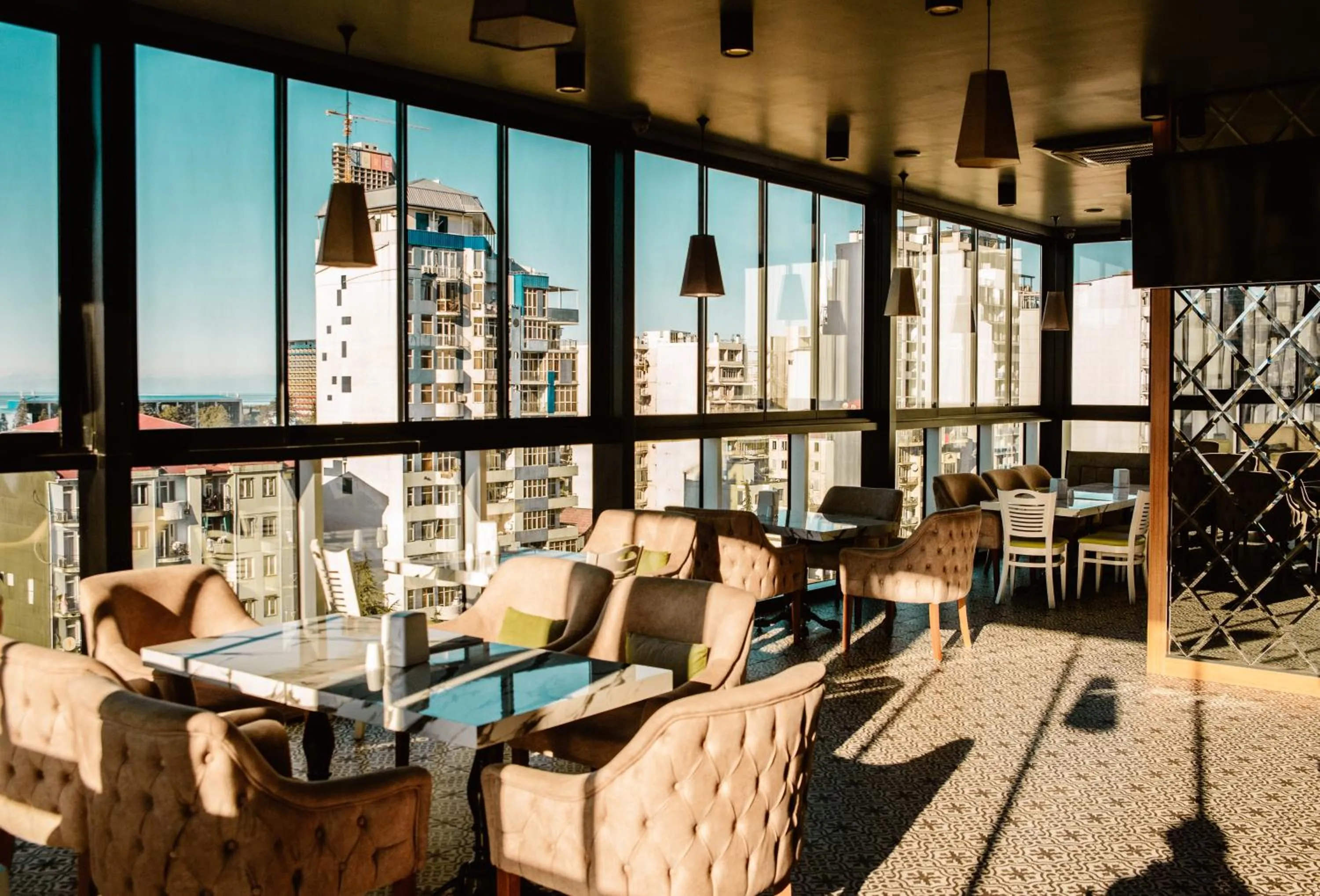 Restaurant/places to eat in Hotel Green Glass