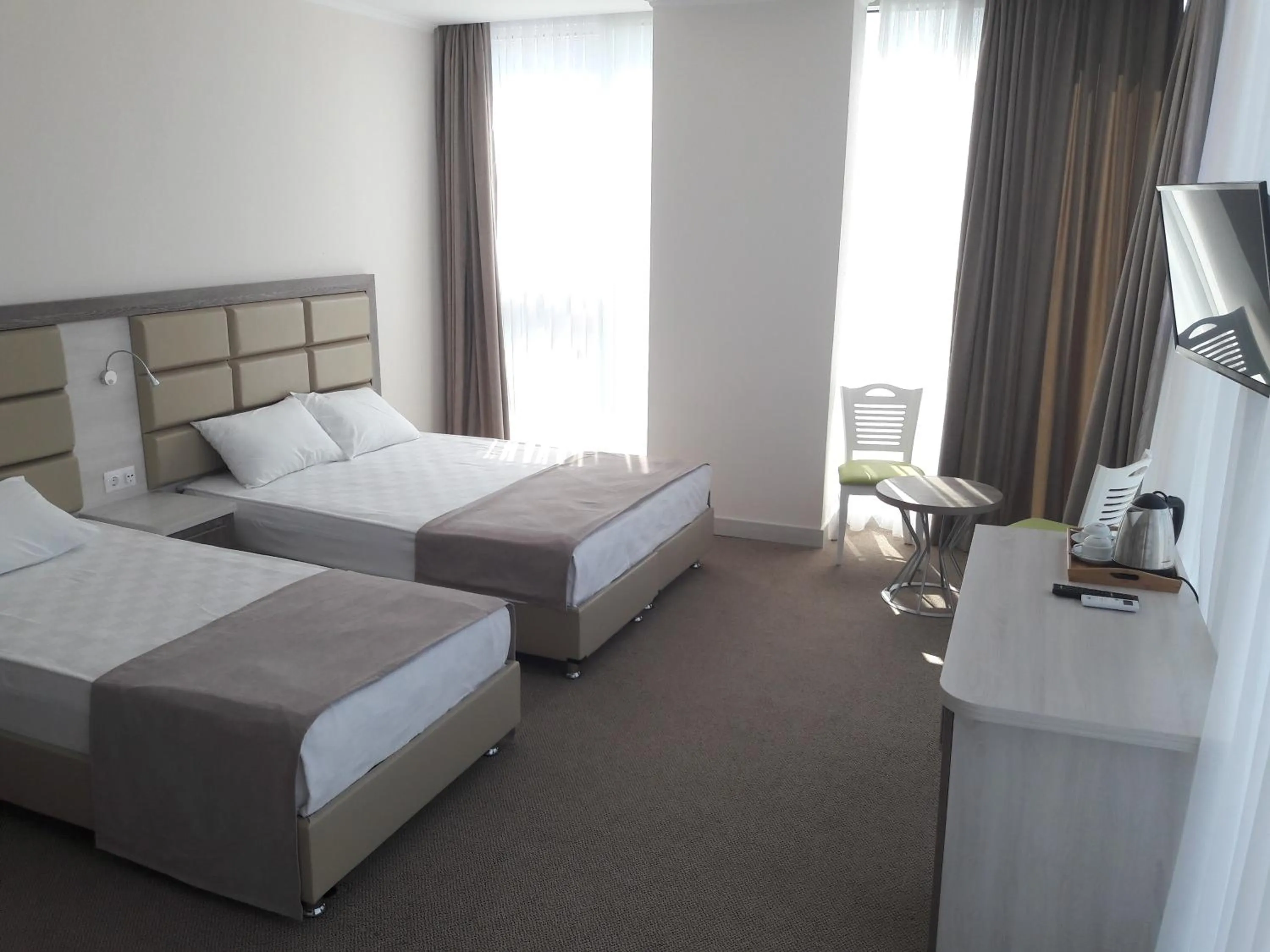 Photo of the whole room, Bed in Hotel Green Glass