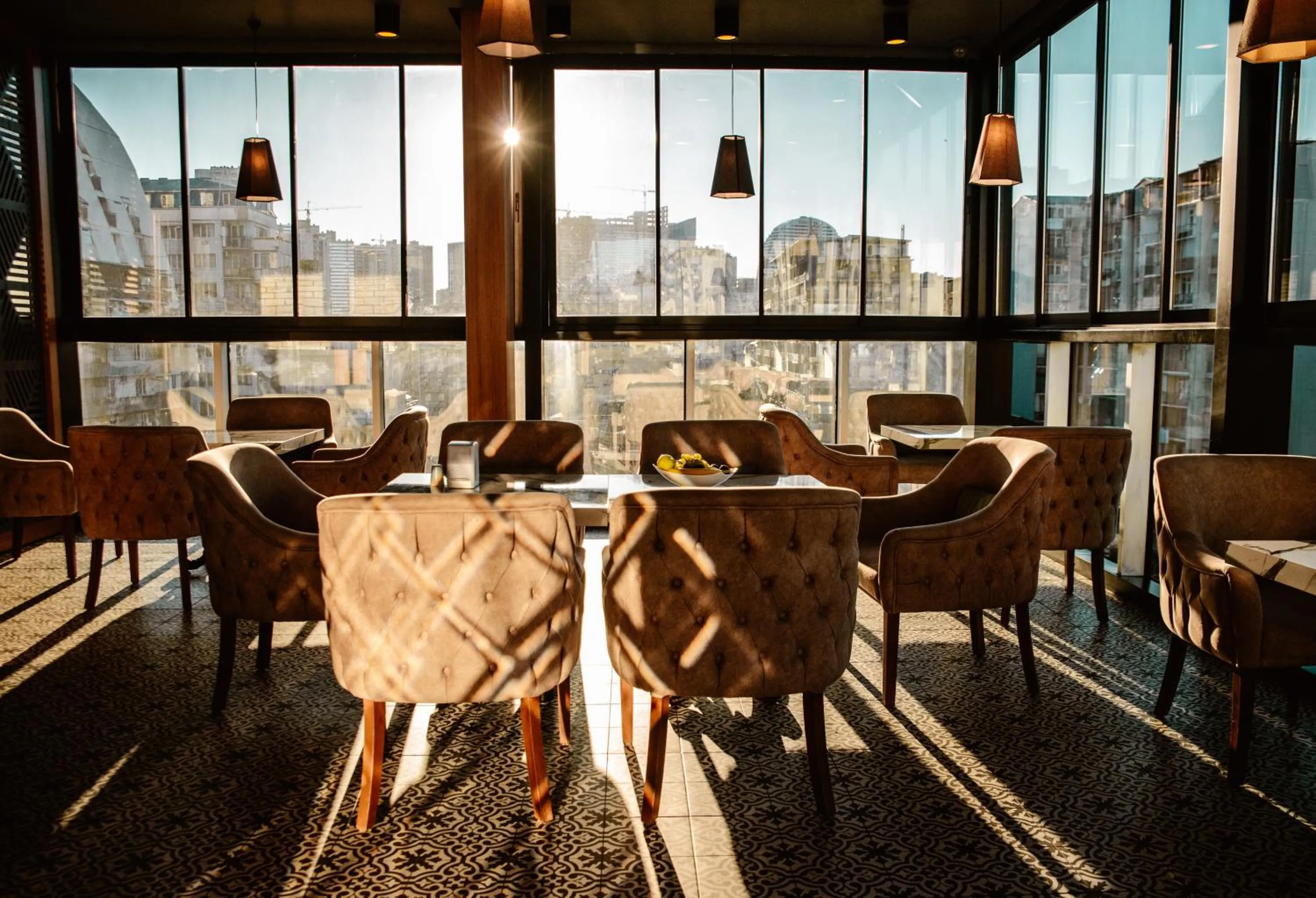 Restaurant/places to eat in Hotel Green Glass