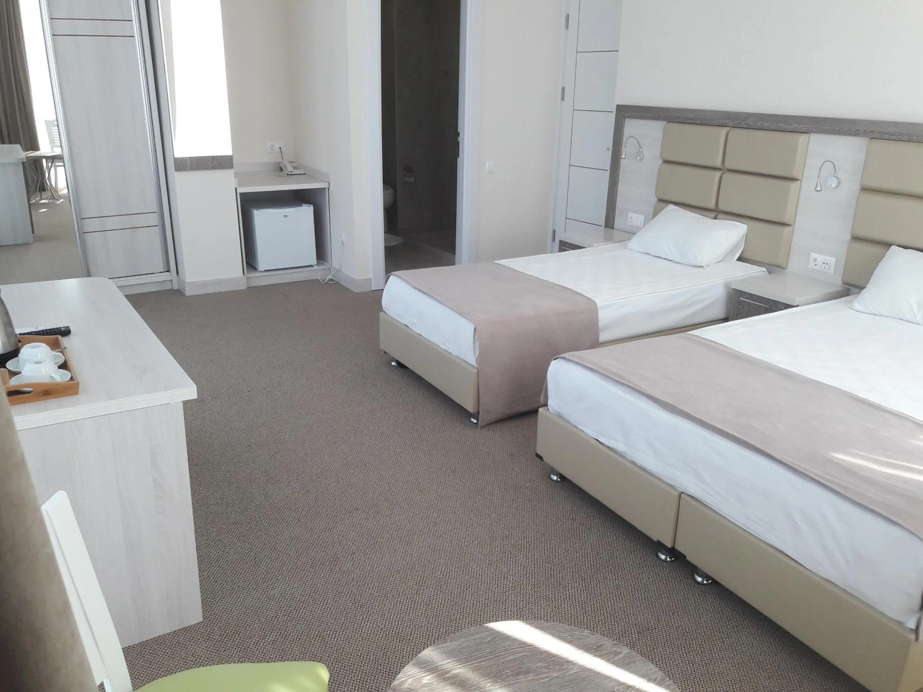 Photo of the whole room, Bed in Hotel Green Glass