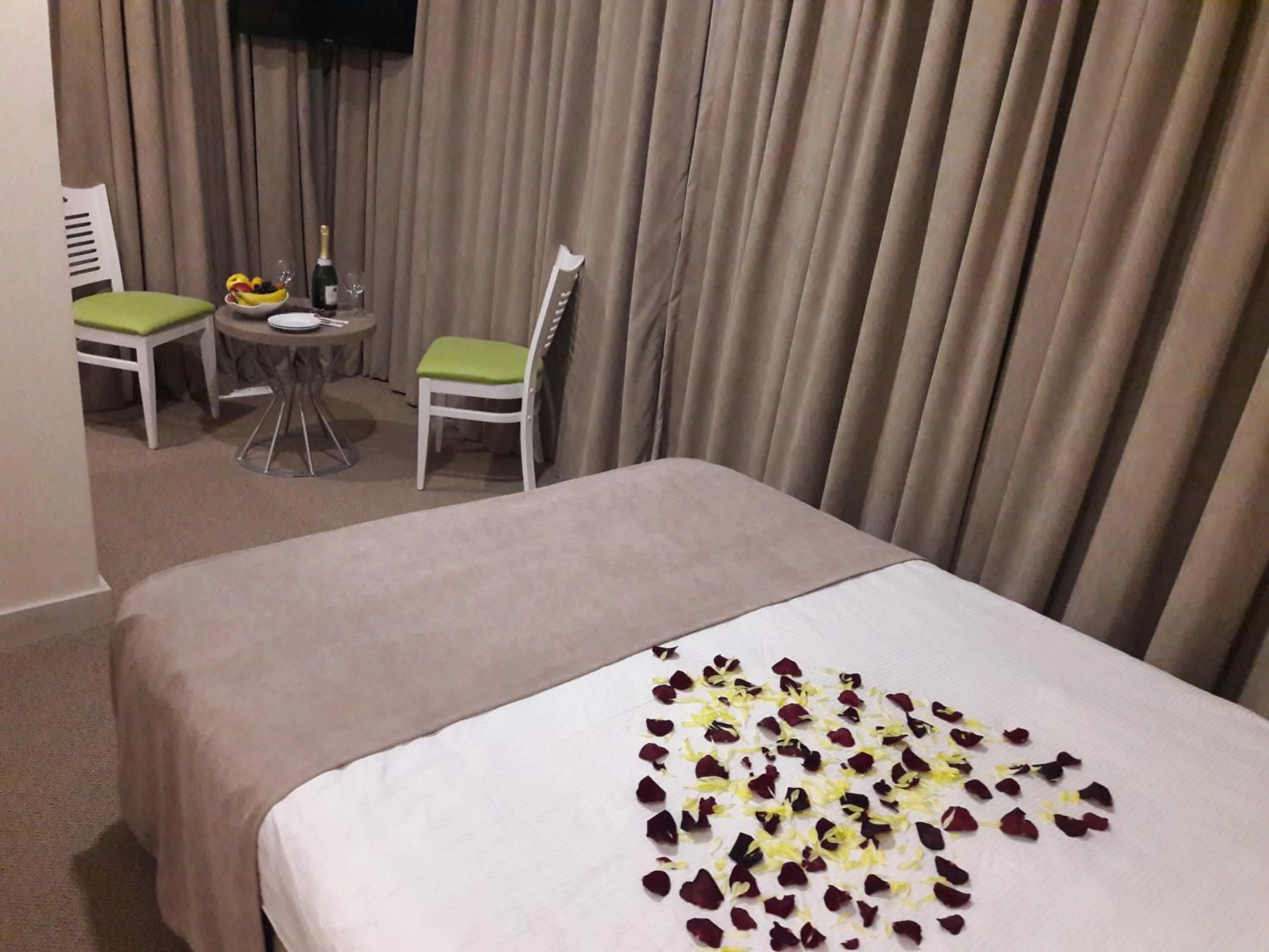 Bed in Hotel Green Glass