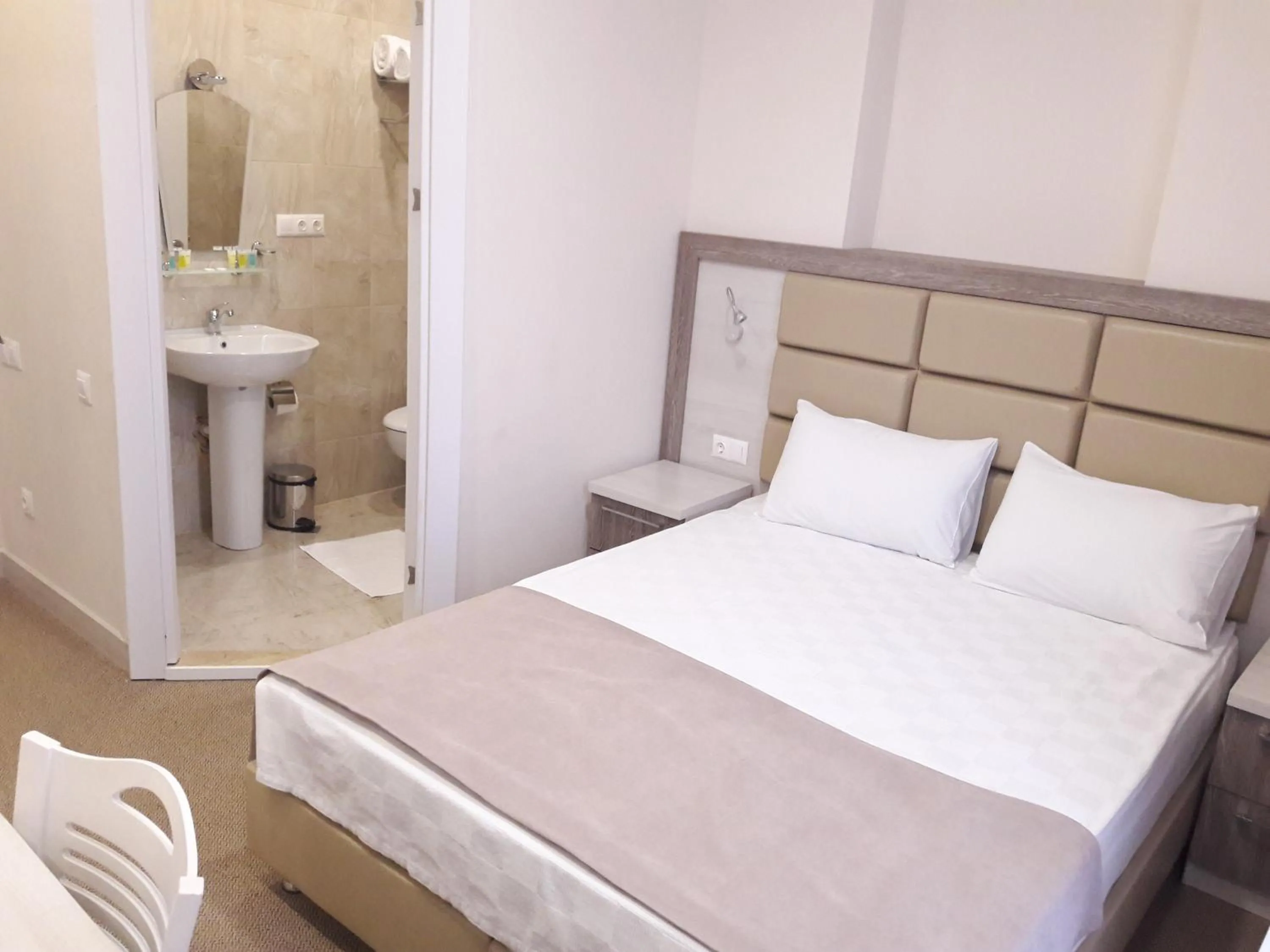 Bedroom, Bed in Hotel Green Glass