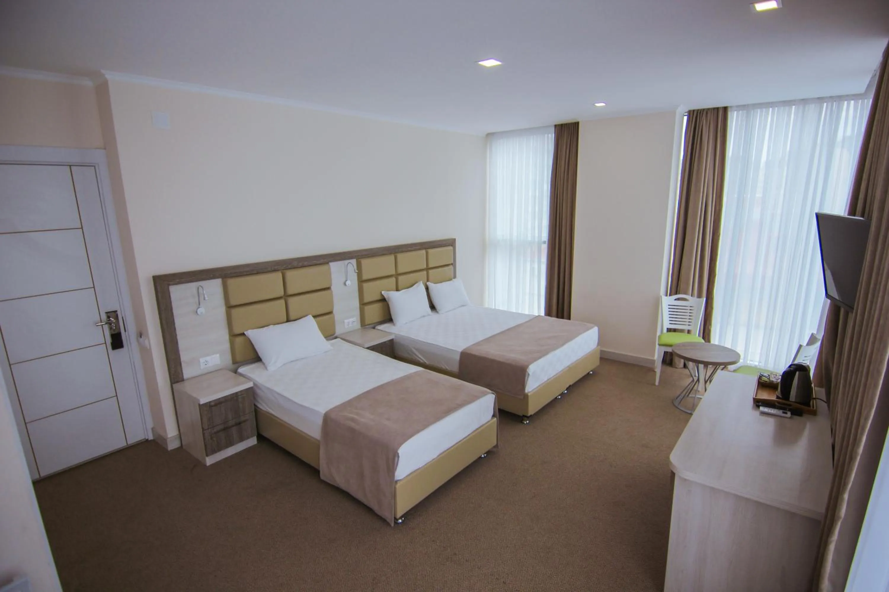 Photo of the whole room, Bed in Hotel Green Glass