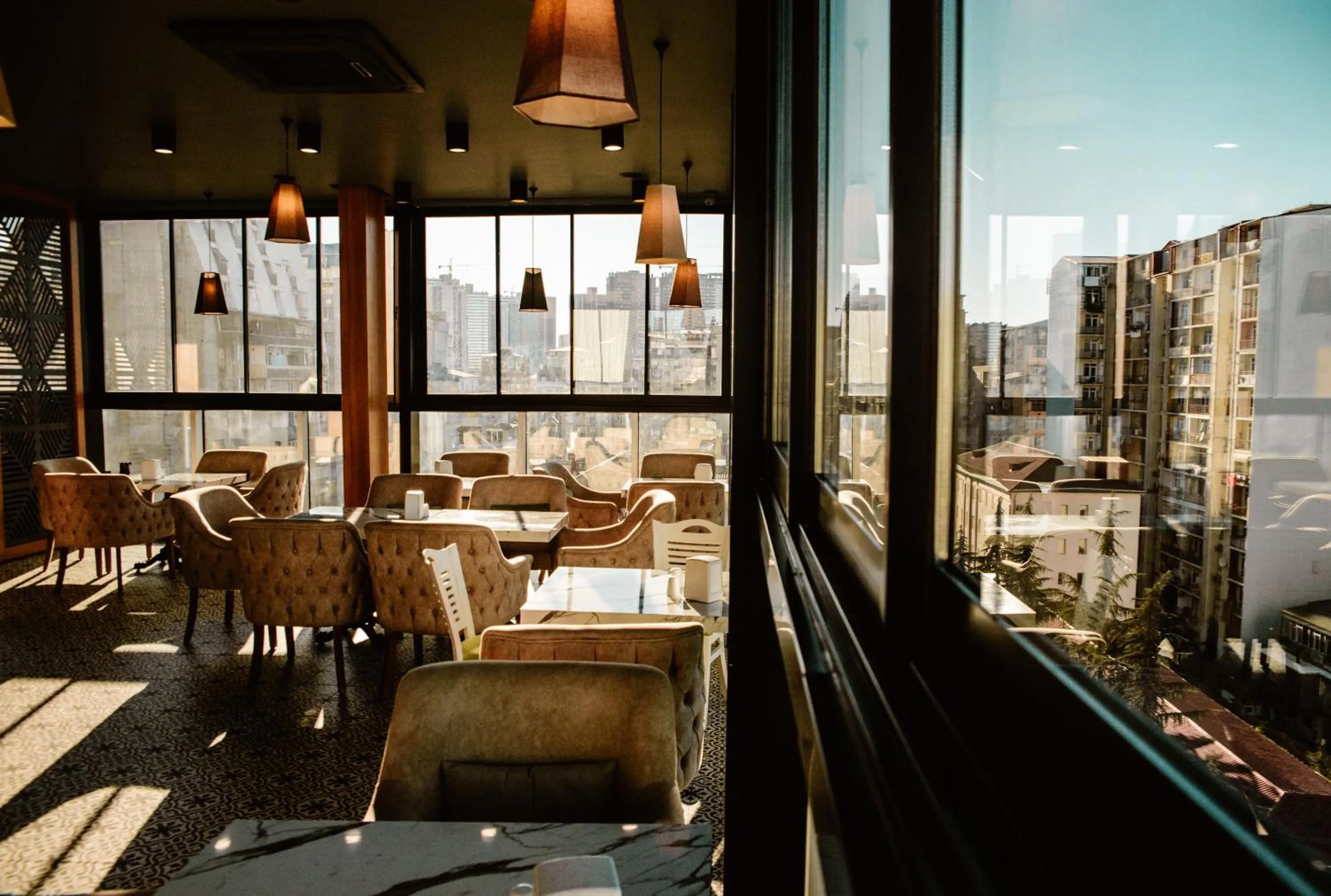 Restaurant/places to eat in Hotel Green Glass