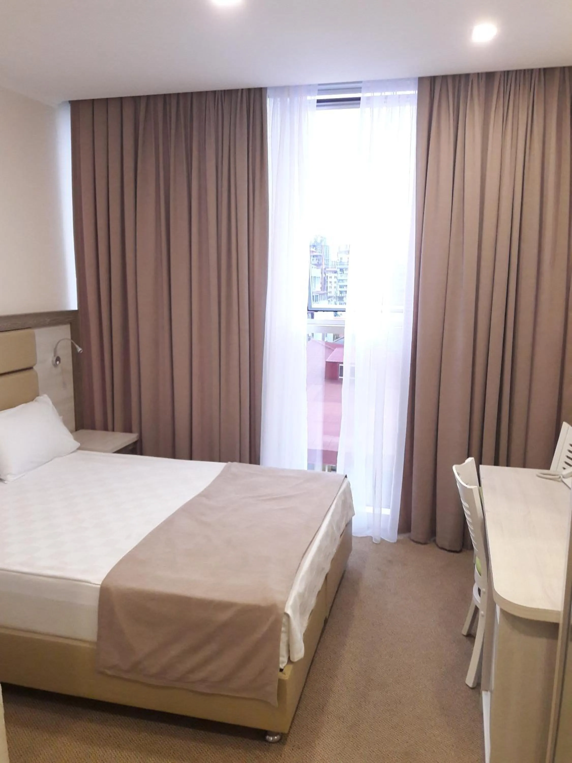 Photo of the whole room, Bed in Hotel Green Glass