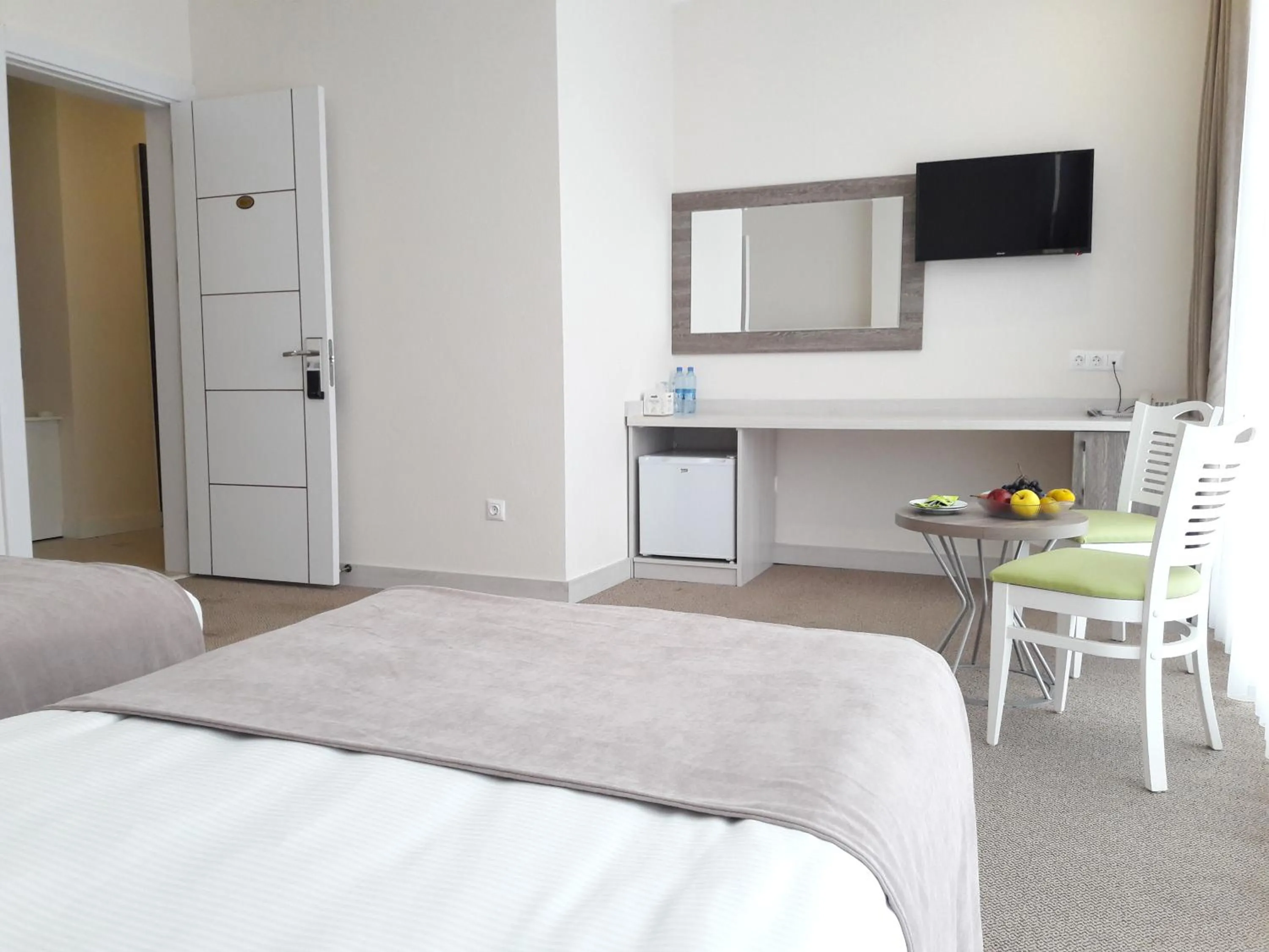 Photo of the whole room, Bed in Hotel Green Glass