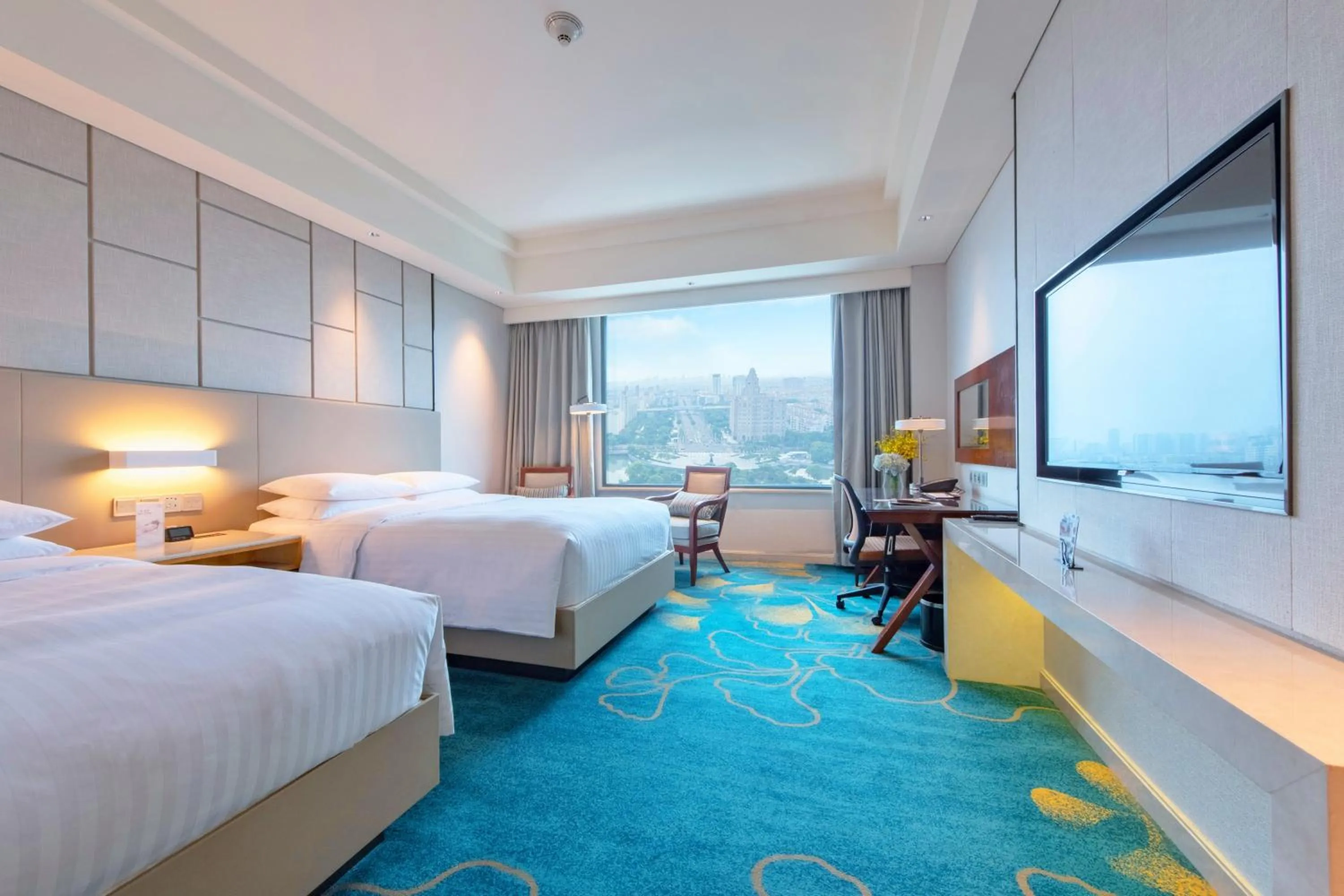 Photo of the whole room, Bed in Renaissance Suzhou Hotel