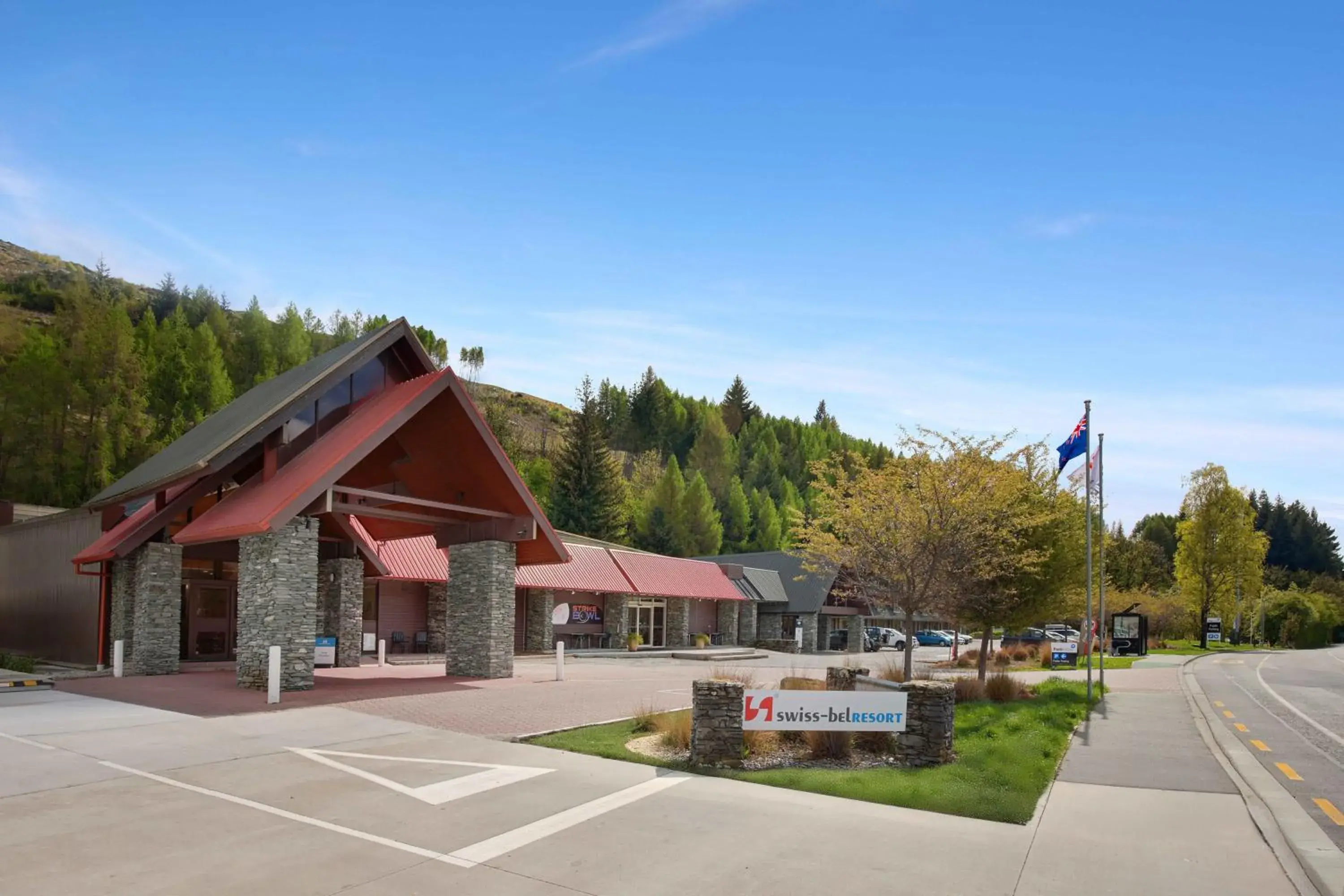 Property building in Swiss-Belresort Coronet Peak Property building in Swiss-Belresort Coronet Peak