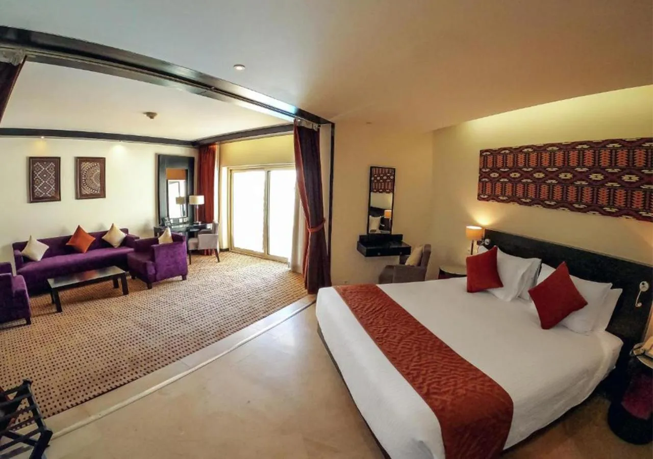 Bedroom, Bed in Mövenpick Resort Aswan