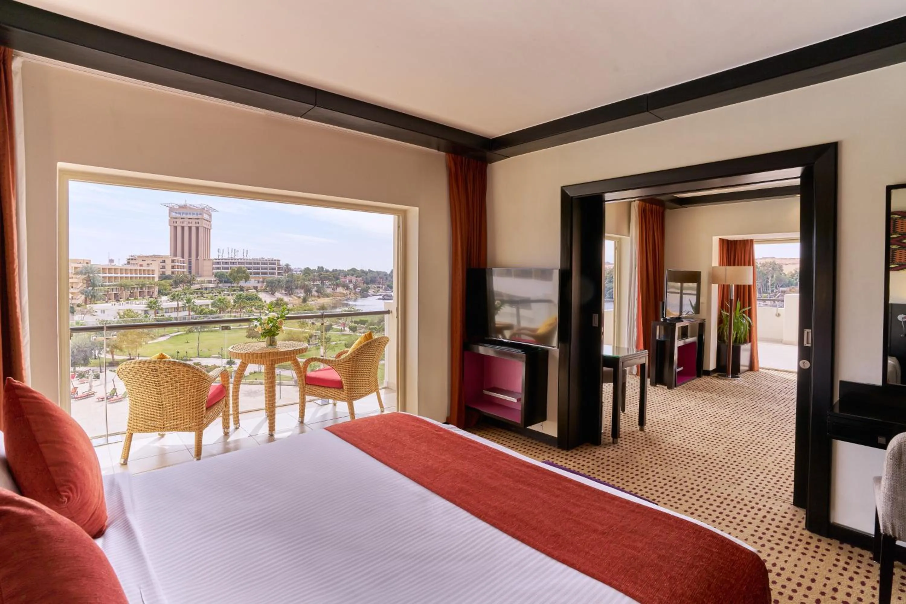 Bedroom, Bed in Mövenpick Resort Aswan