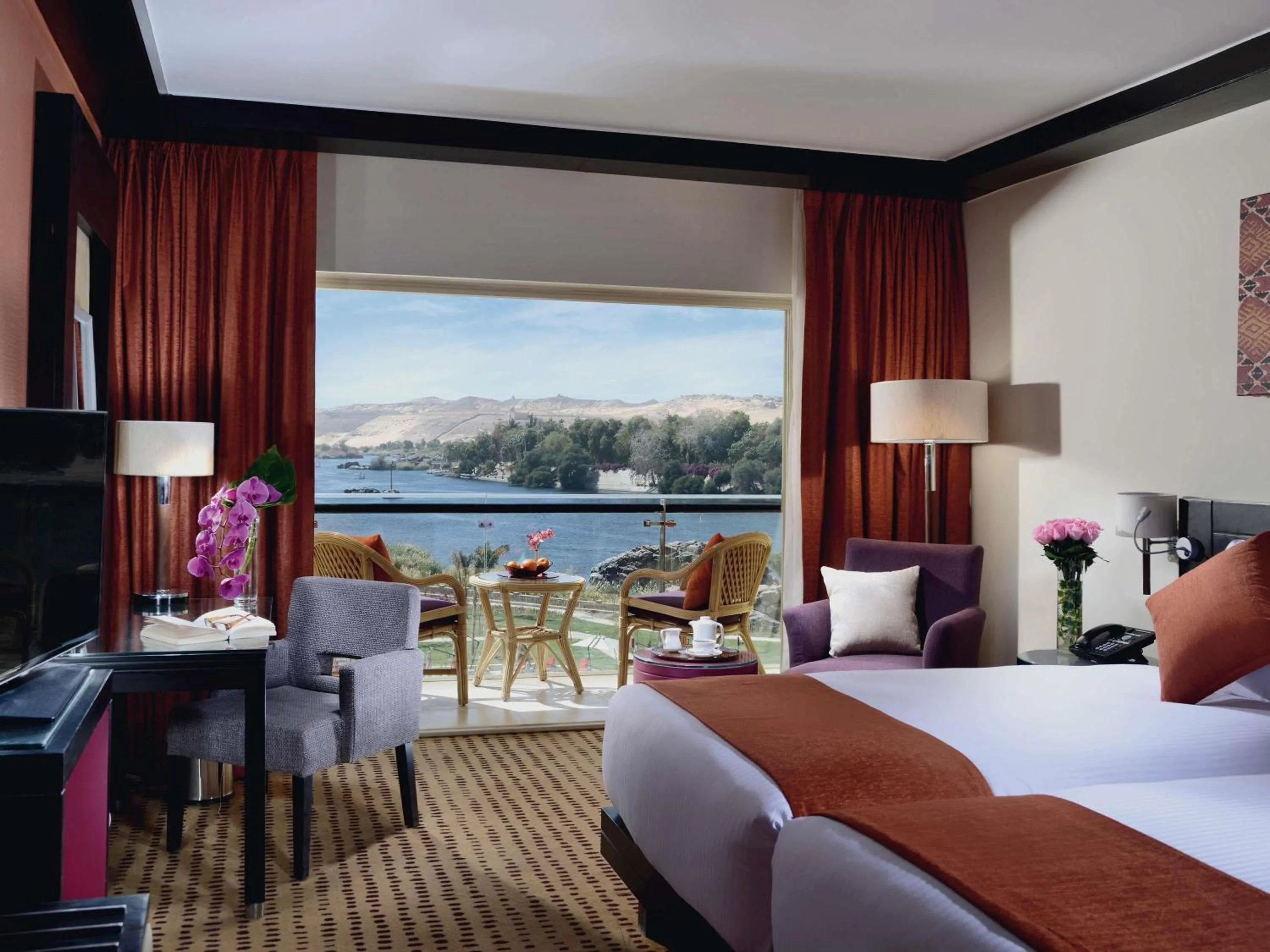 Bedroom, Bed in Mövenpick Resort Aswan