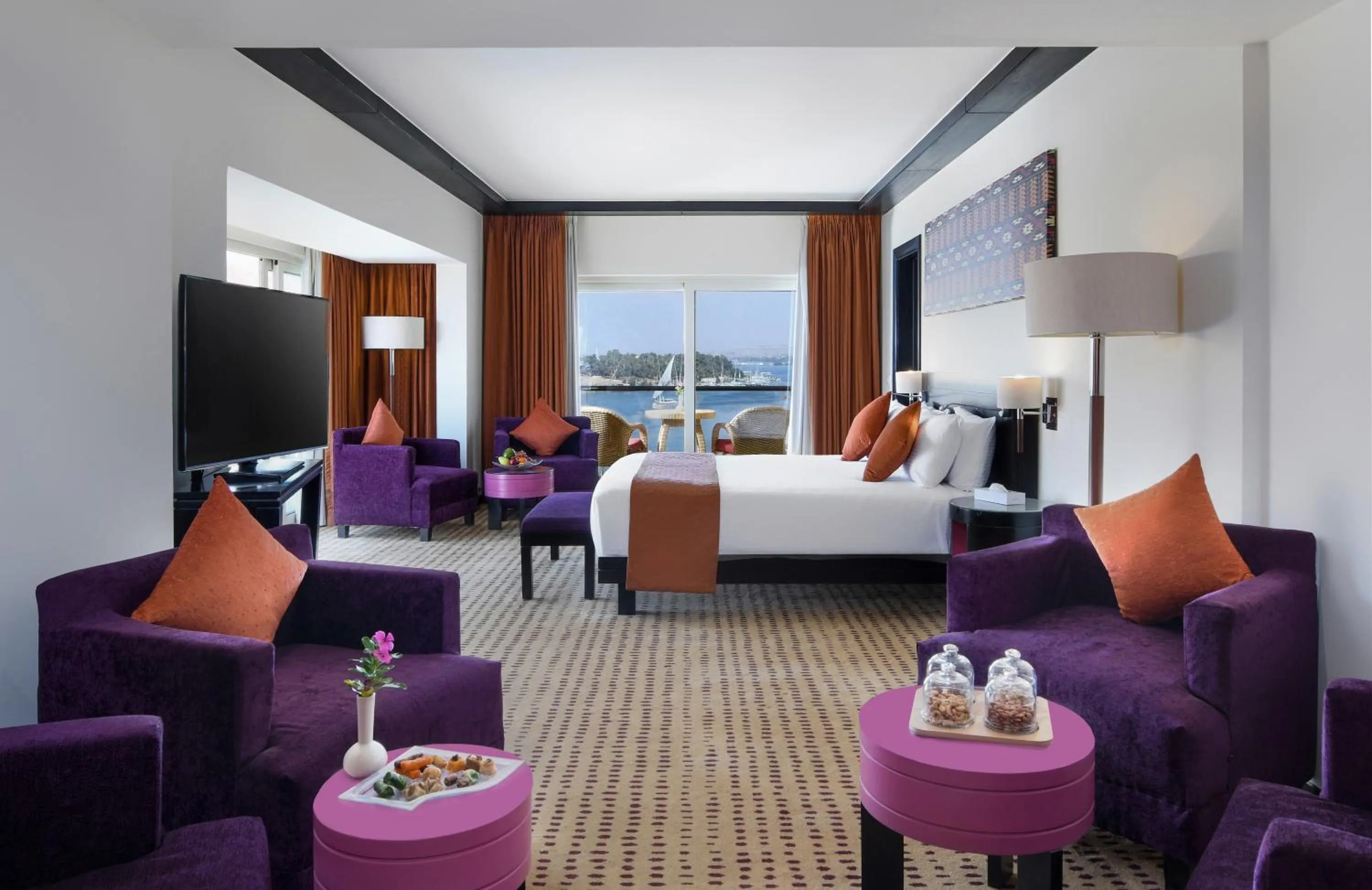 TV and multimedia, Bed in Mövenpick Resort Aswan