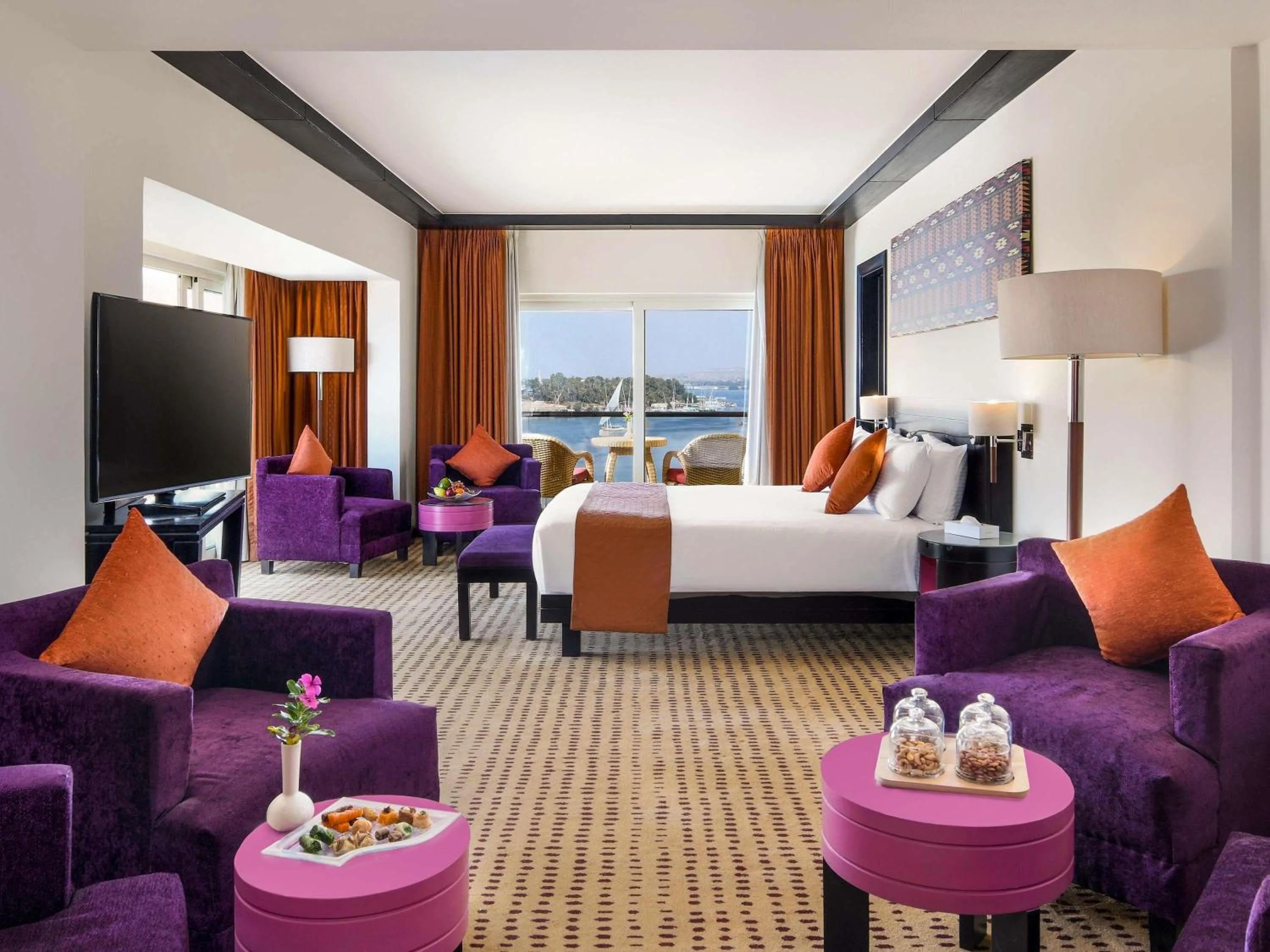 Bedroom, Bed in Mövenpick Resort Aswan