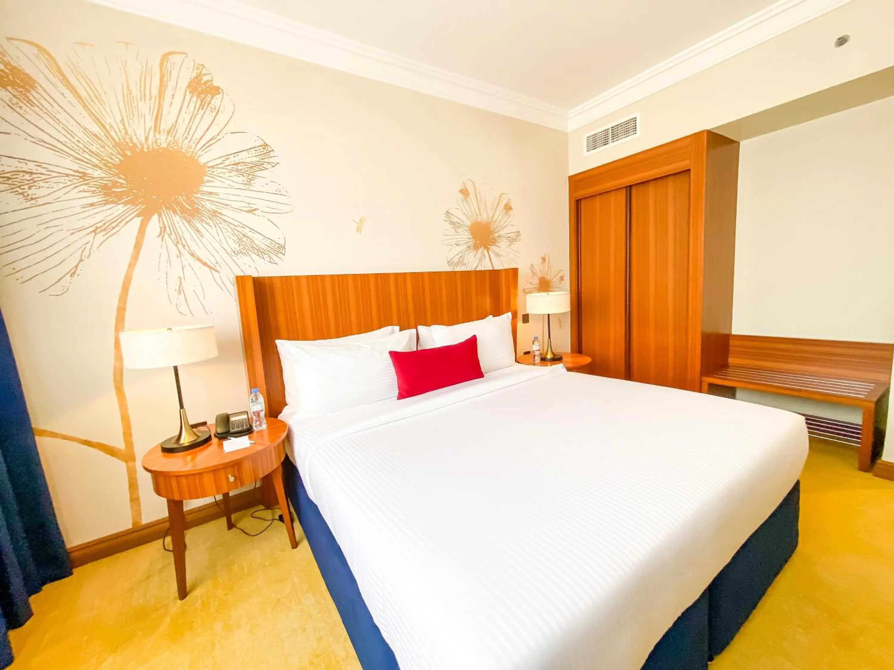 Bed in City Seasons Al Hamra Hotel