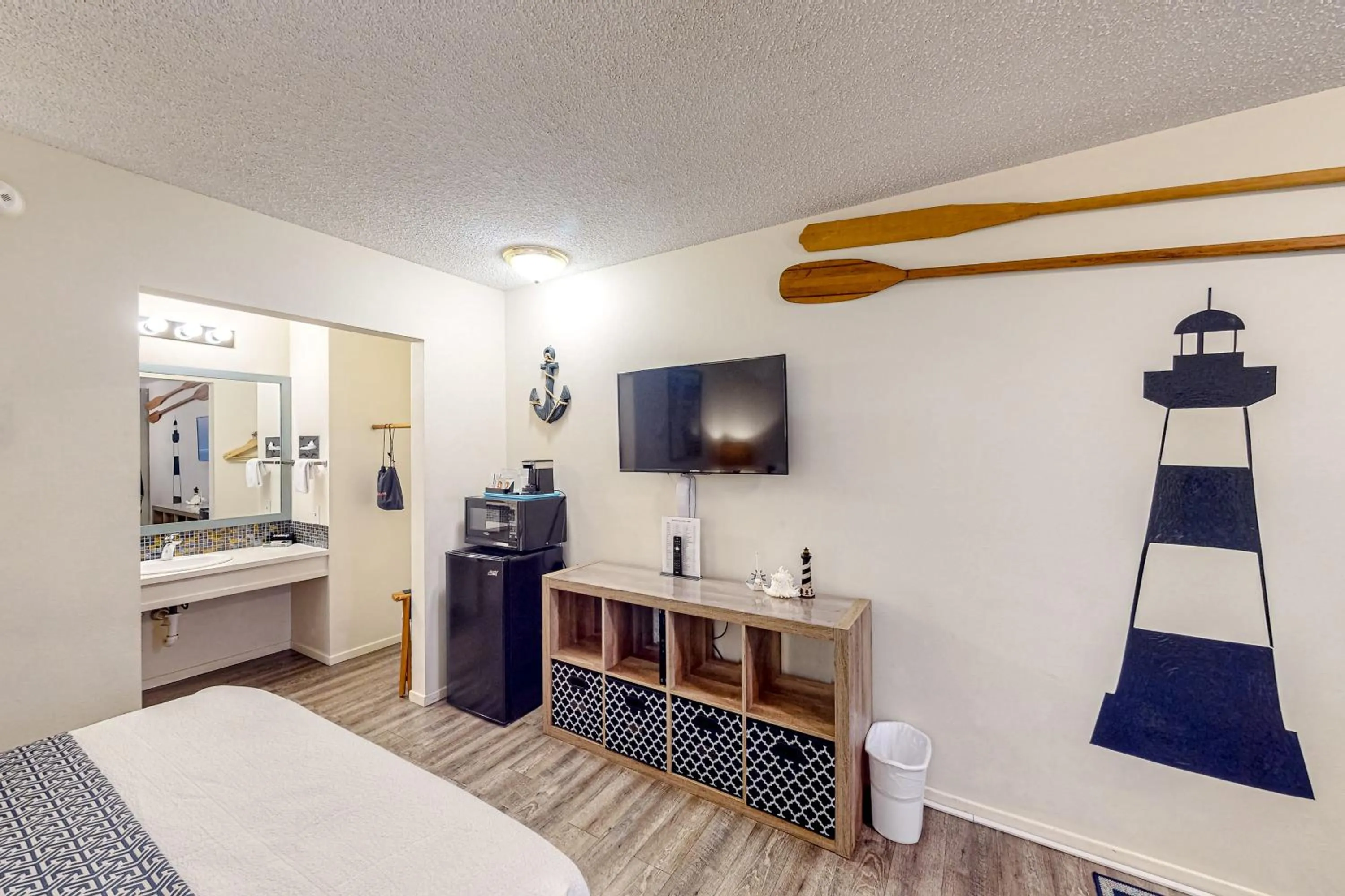 Bed in Lamplighter Inn