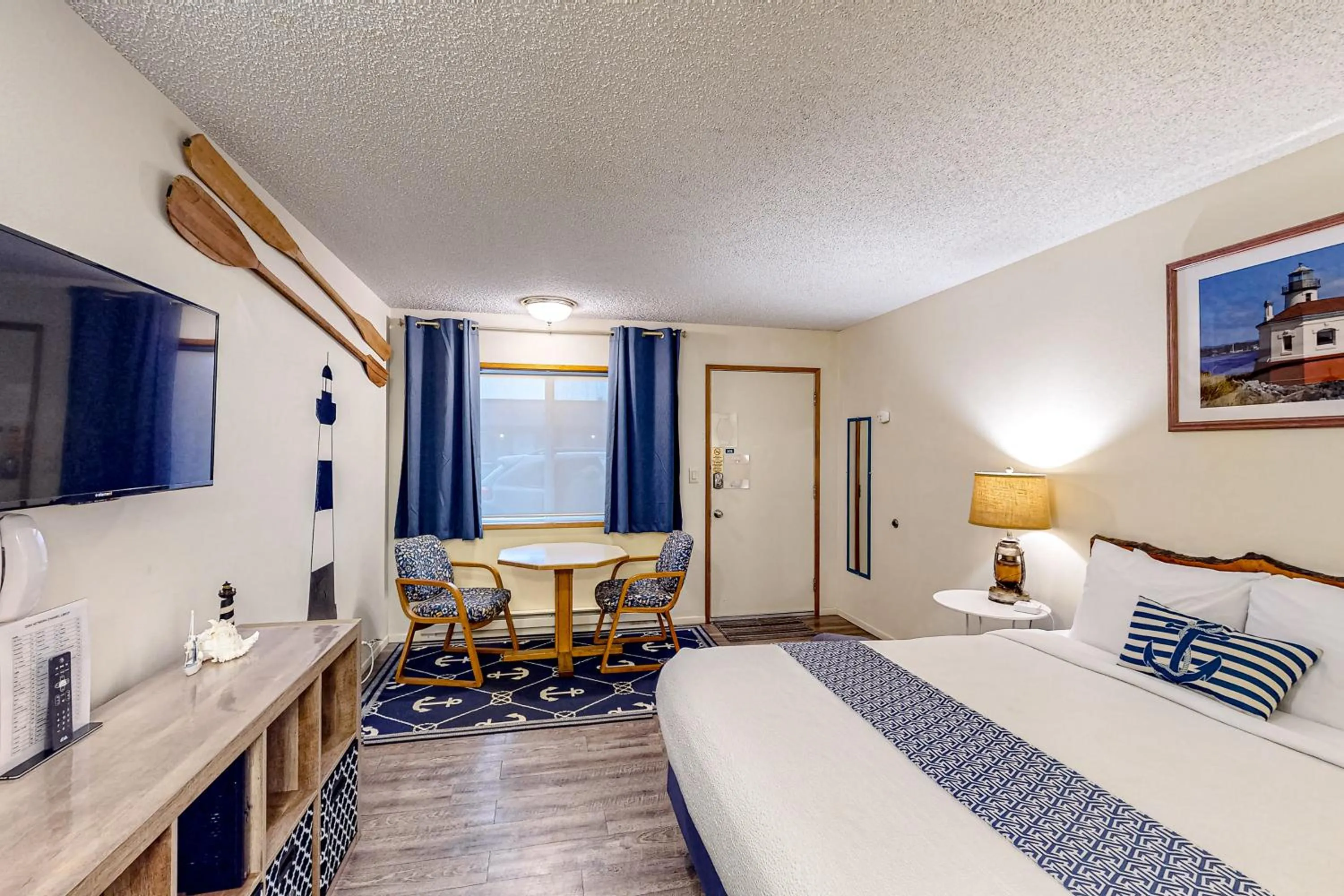 Bed in Lamplighter Inn