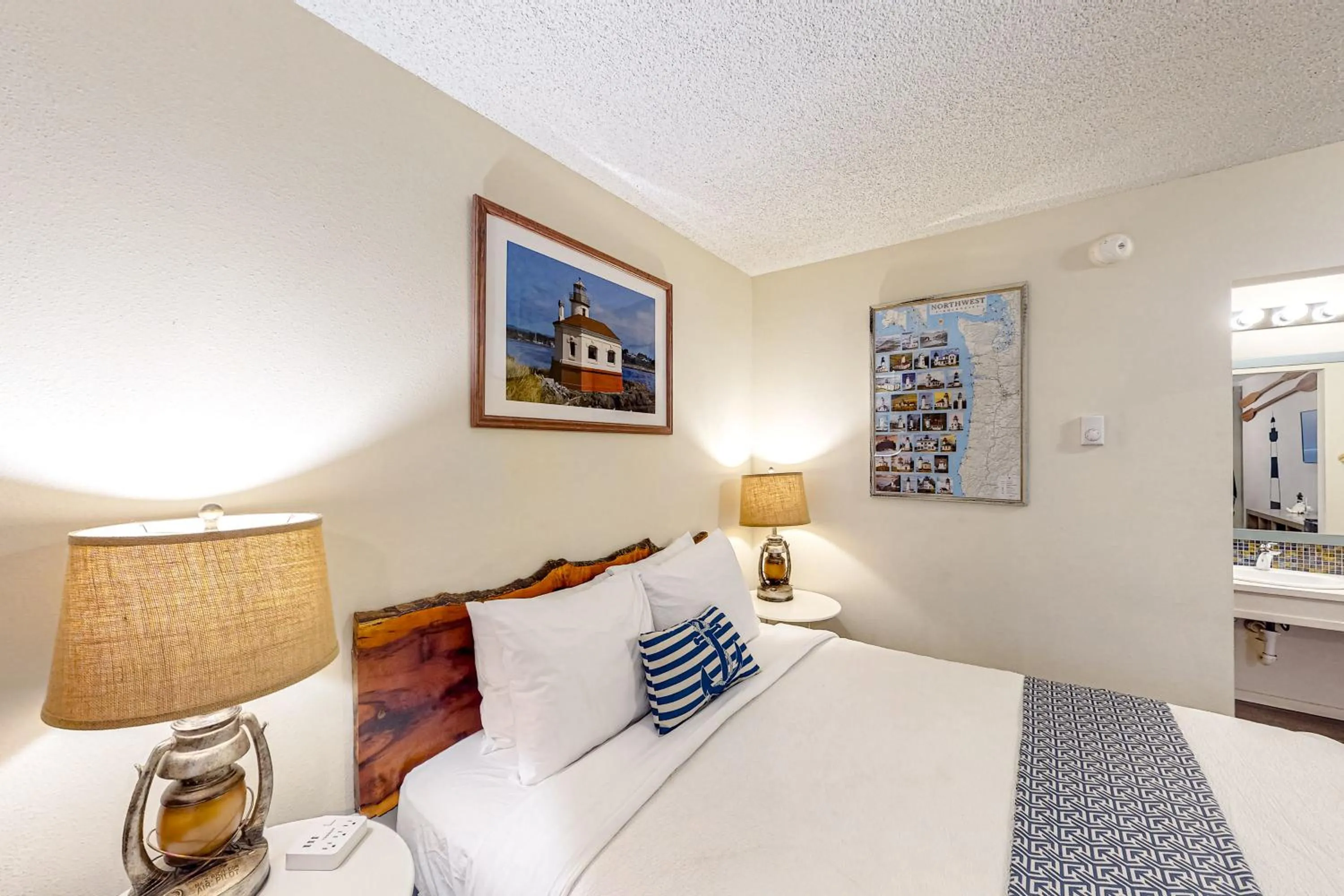 Bed in Lamplighter Inn