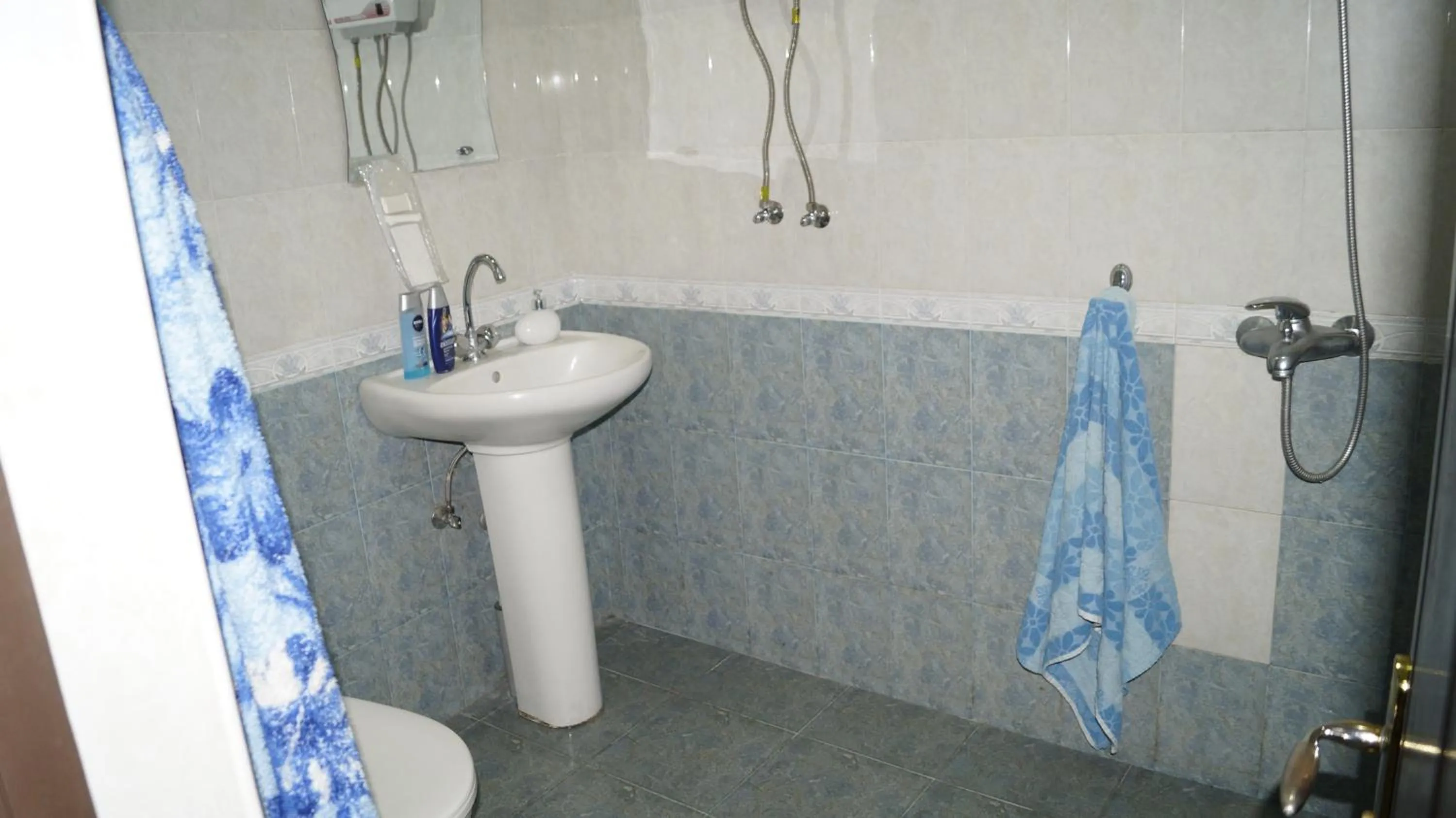 Bathroom in Komitas Avenue Guest House
