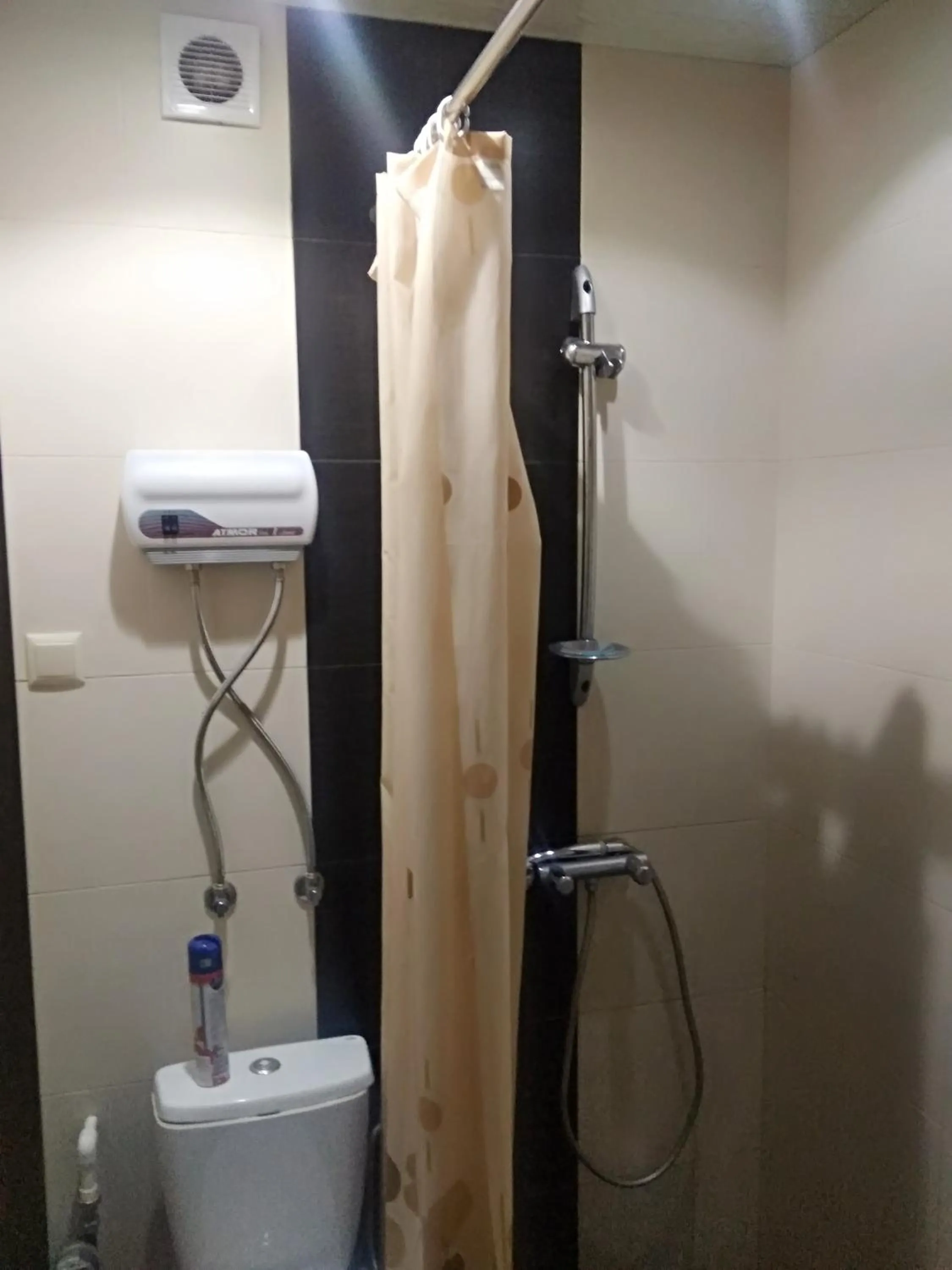 Shower in Komitas Avenue Guest House