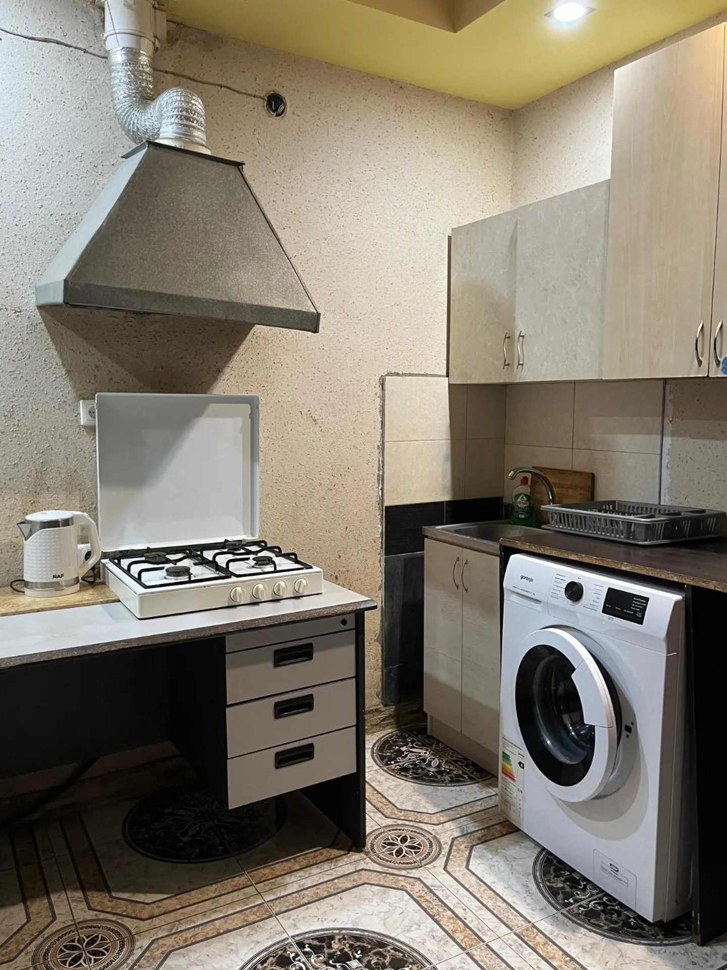 Kitchen or kitchenette in Komitas Avenue Guest House