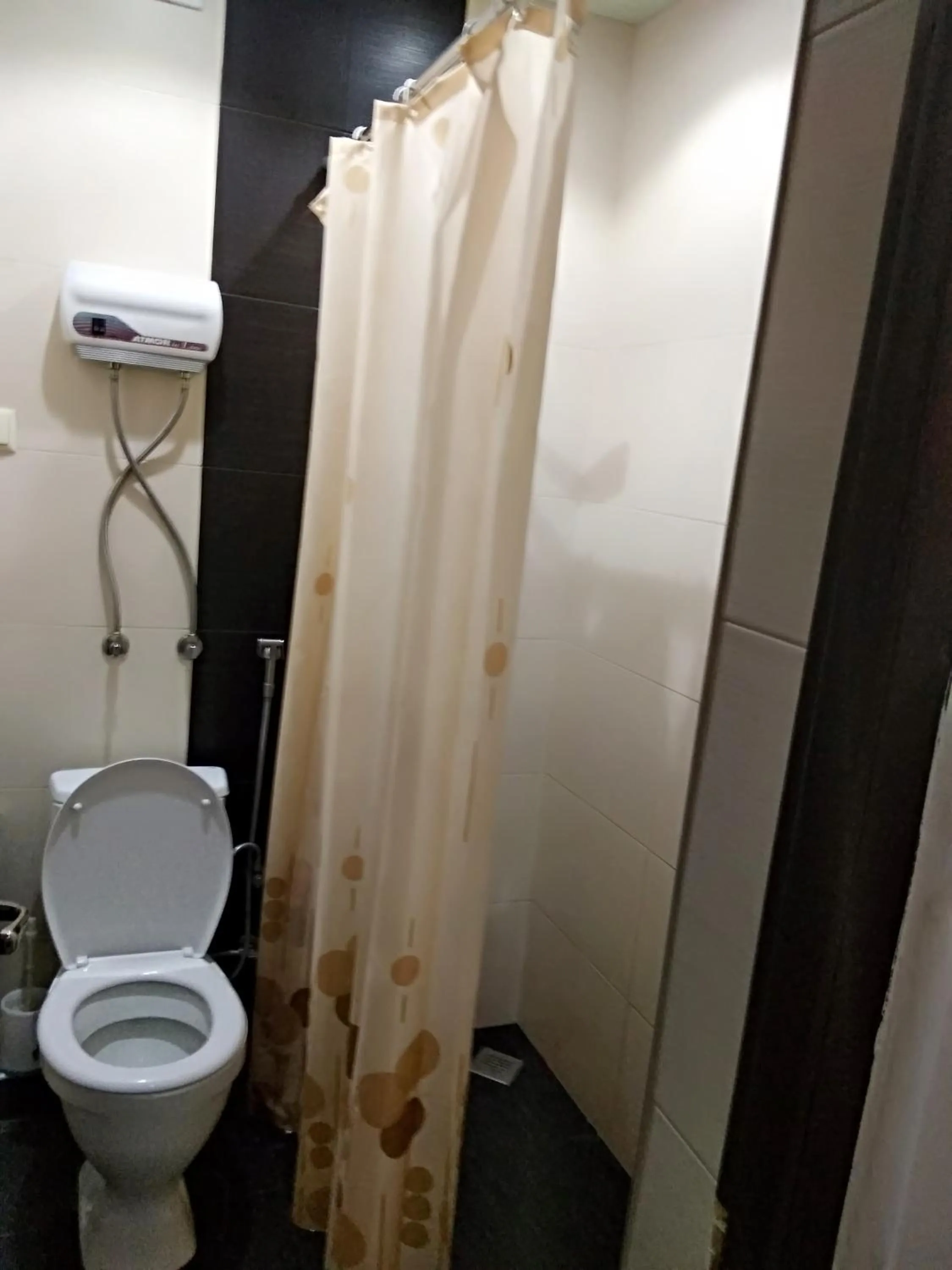 Shower in Komitas Avenue Guest House