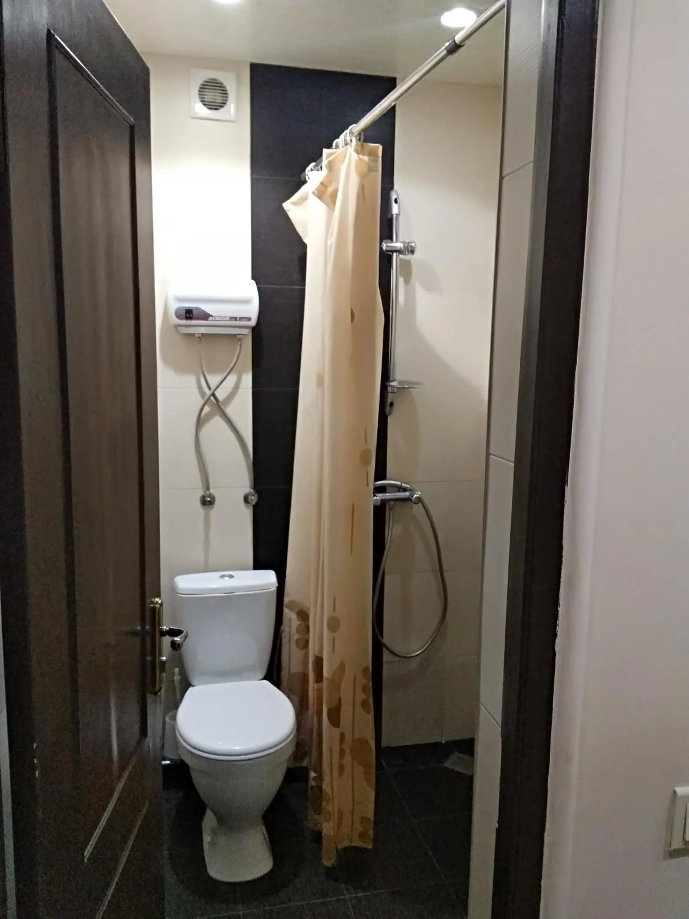 Shower in Komitas Avenue Guest House