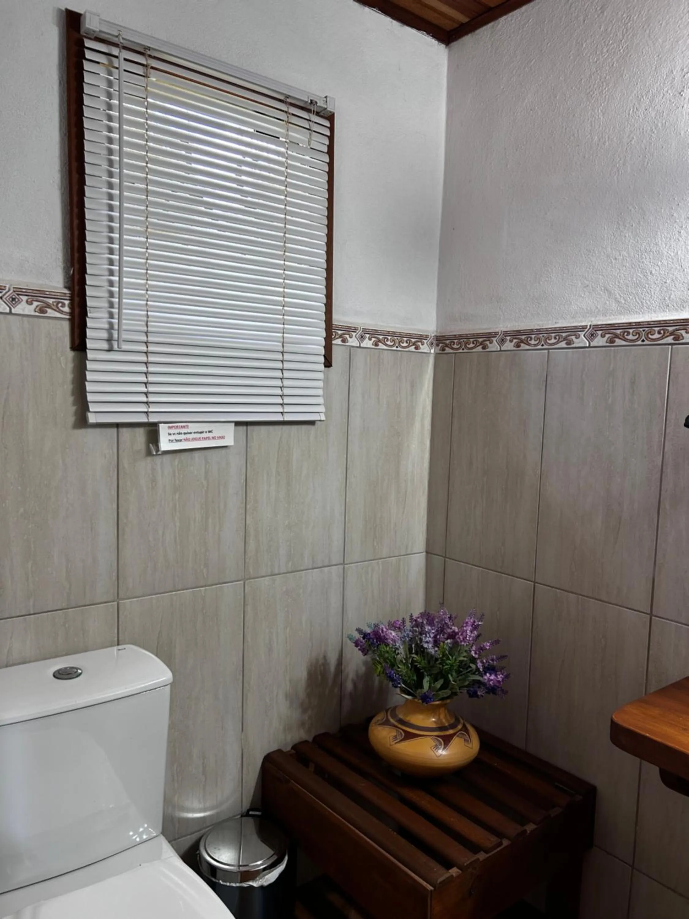 Toilet in Chalés ANECUEM