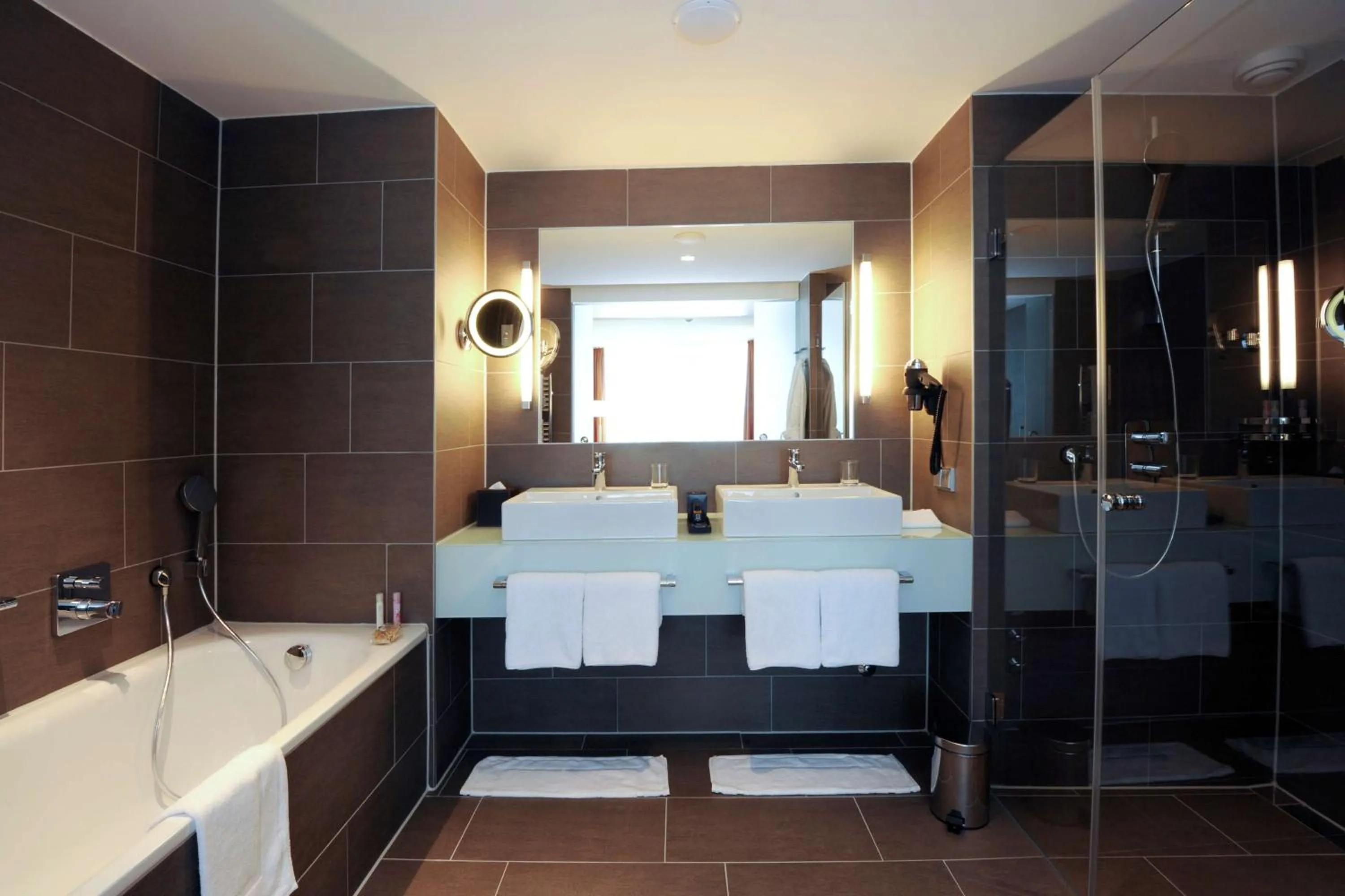 Bathroom, Bed in ATLANTIC Grand Hotel Bremen