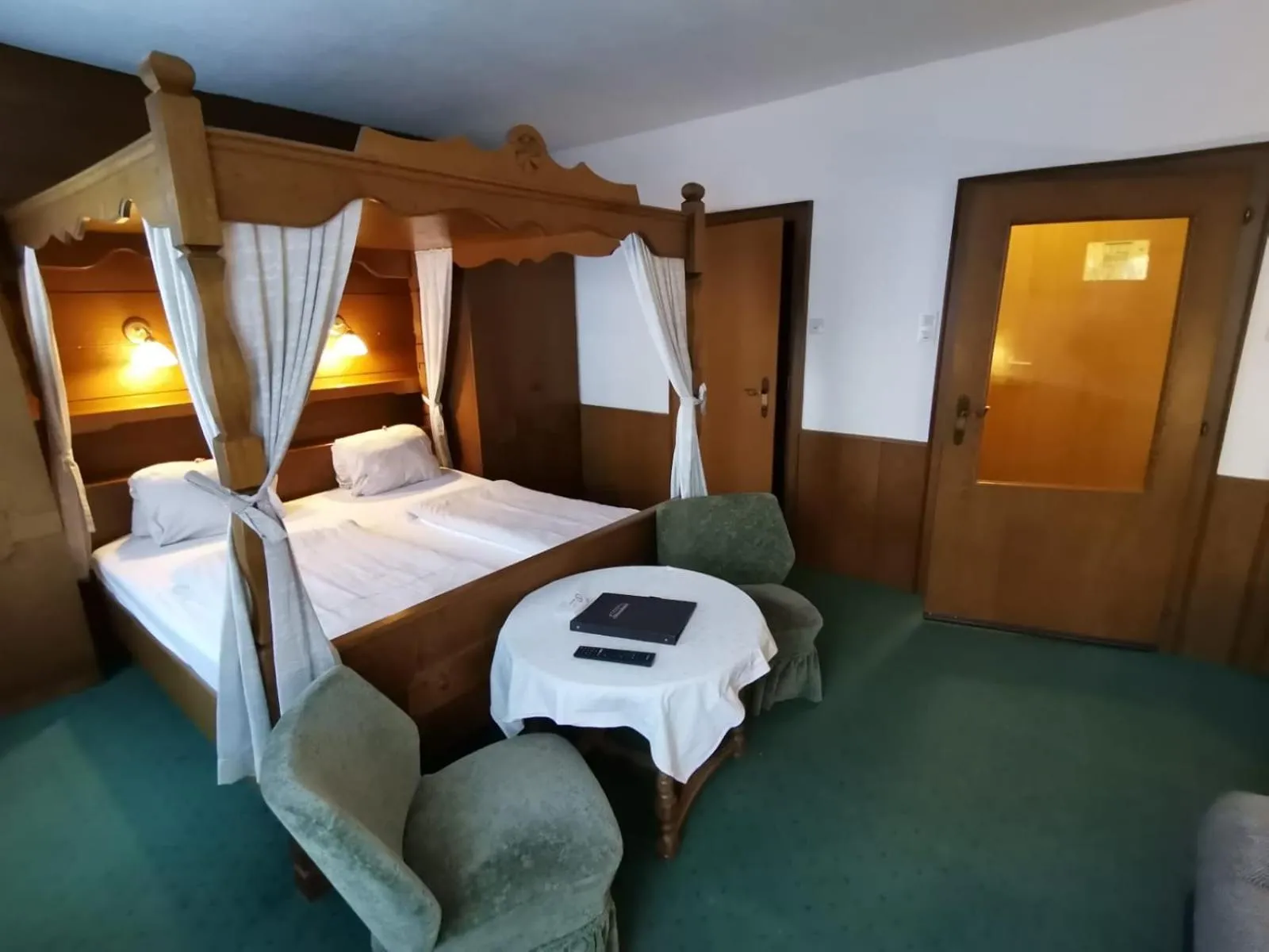 Bed in Hotel Gasthof Stranachwirt