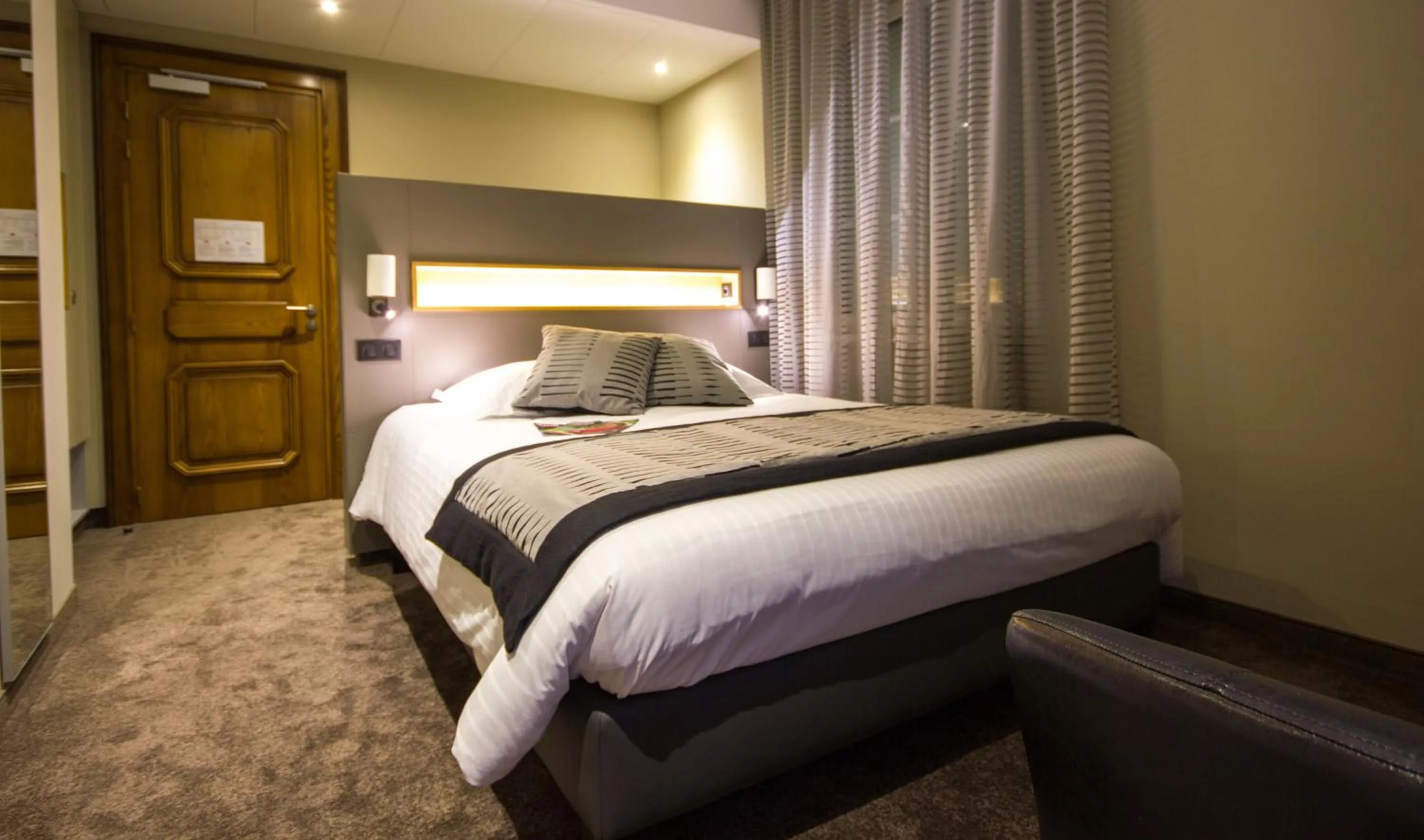 Bedroom, Bed in Hotel Au Nid De Cigognes