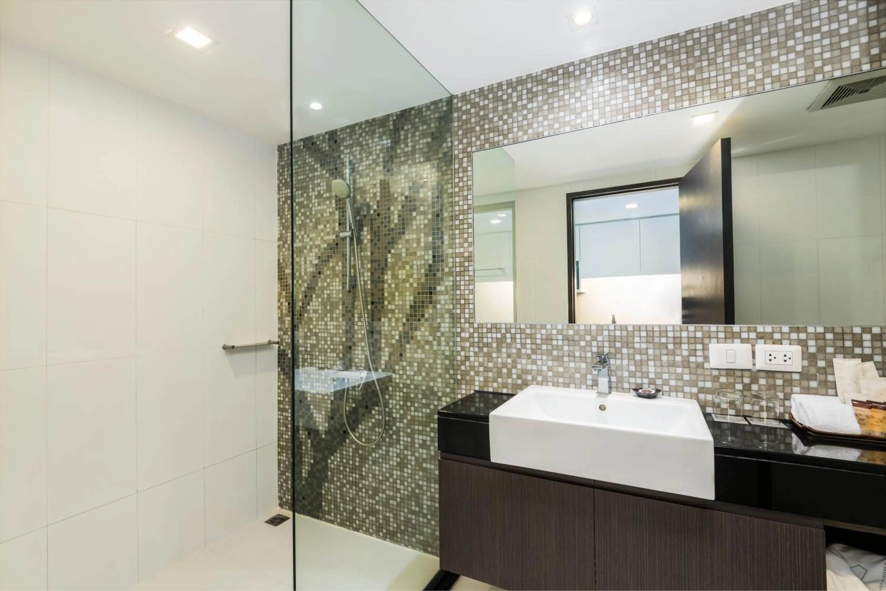 Shower in Maitria Hotel Sukhumvit 18 Bangkok – A Chatrium Collection