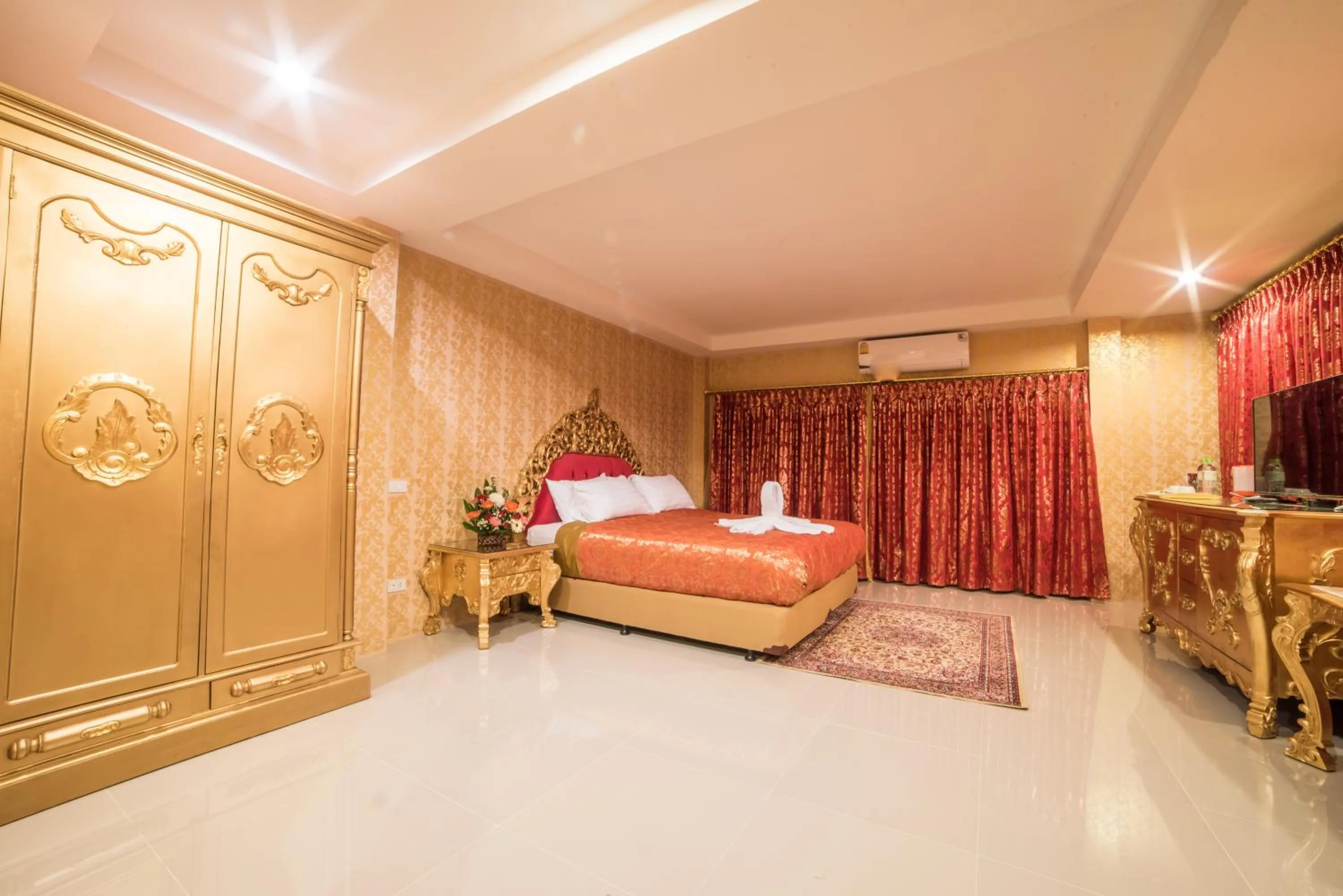 Bedroom, Bed in Nakaraj Princess Chiang Rai - Walking Street