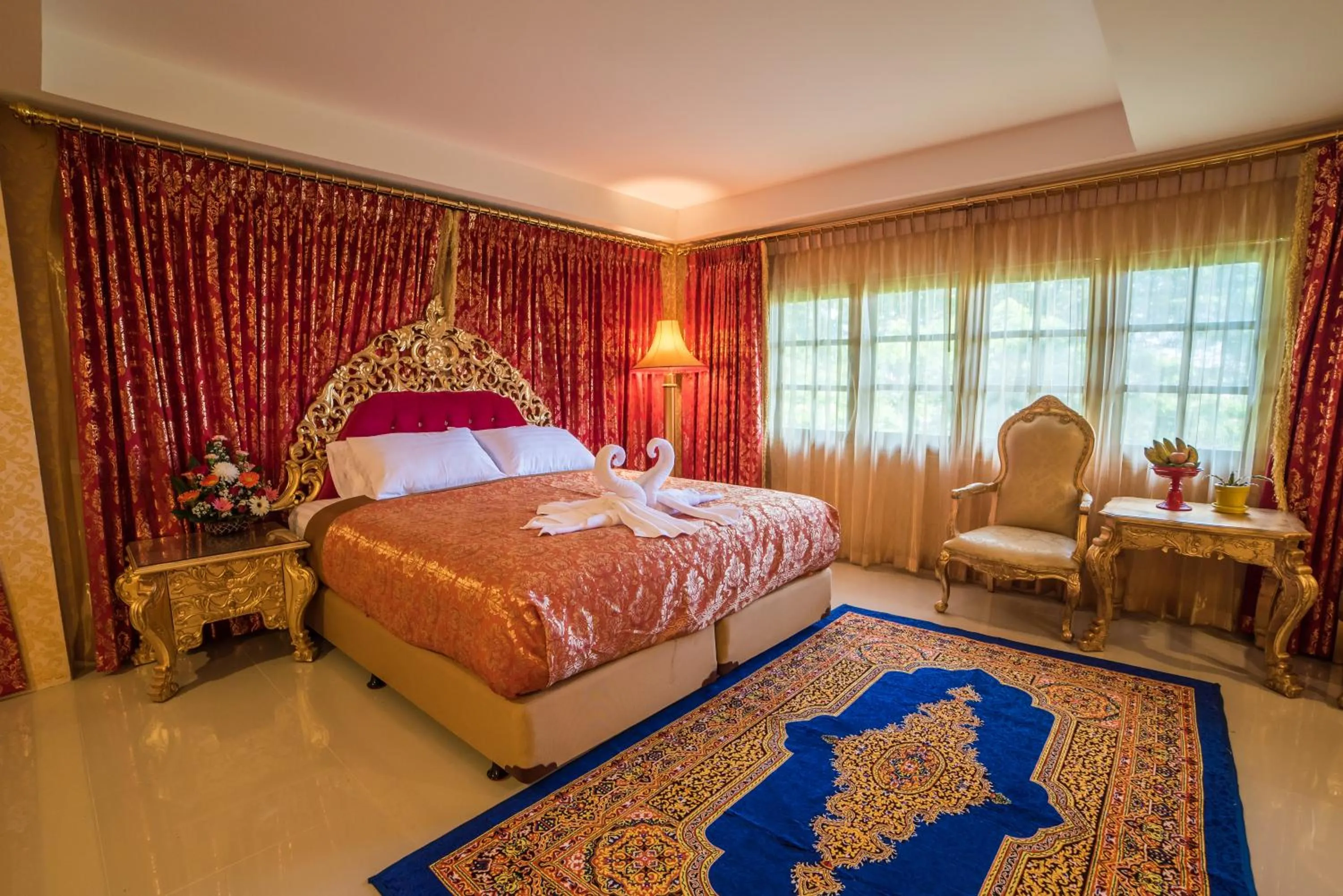 Bed in Nakaraj Princess Chiang Rai - Walking Street