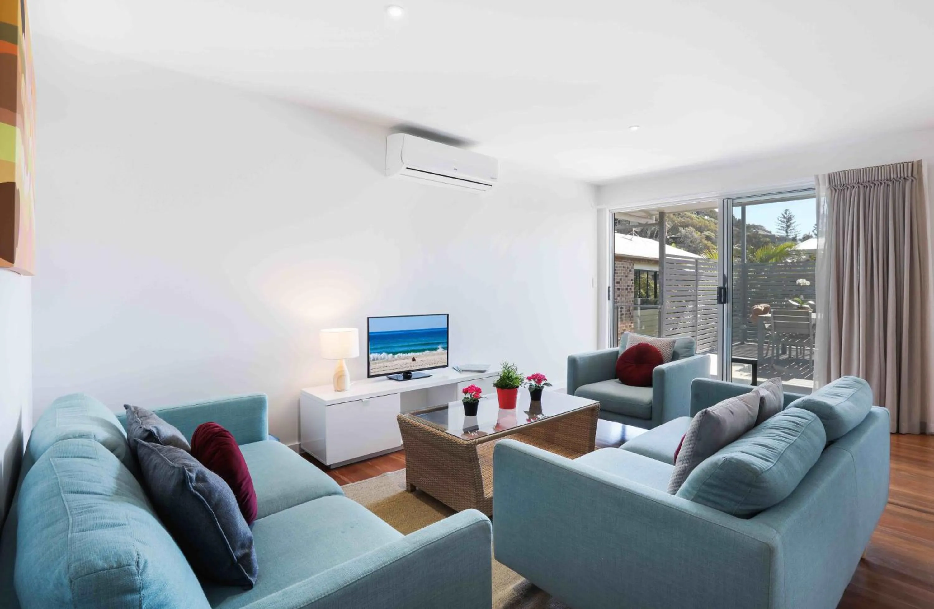 TV and multimedia in Sandbox Apartments