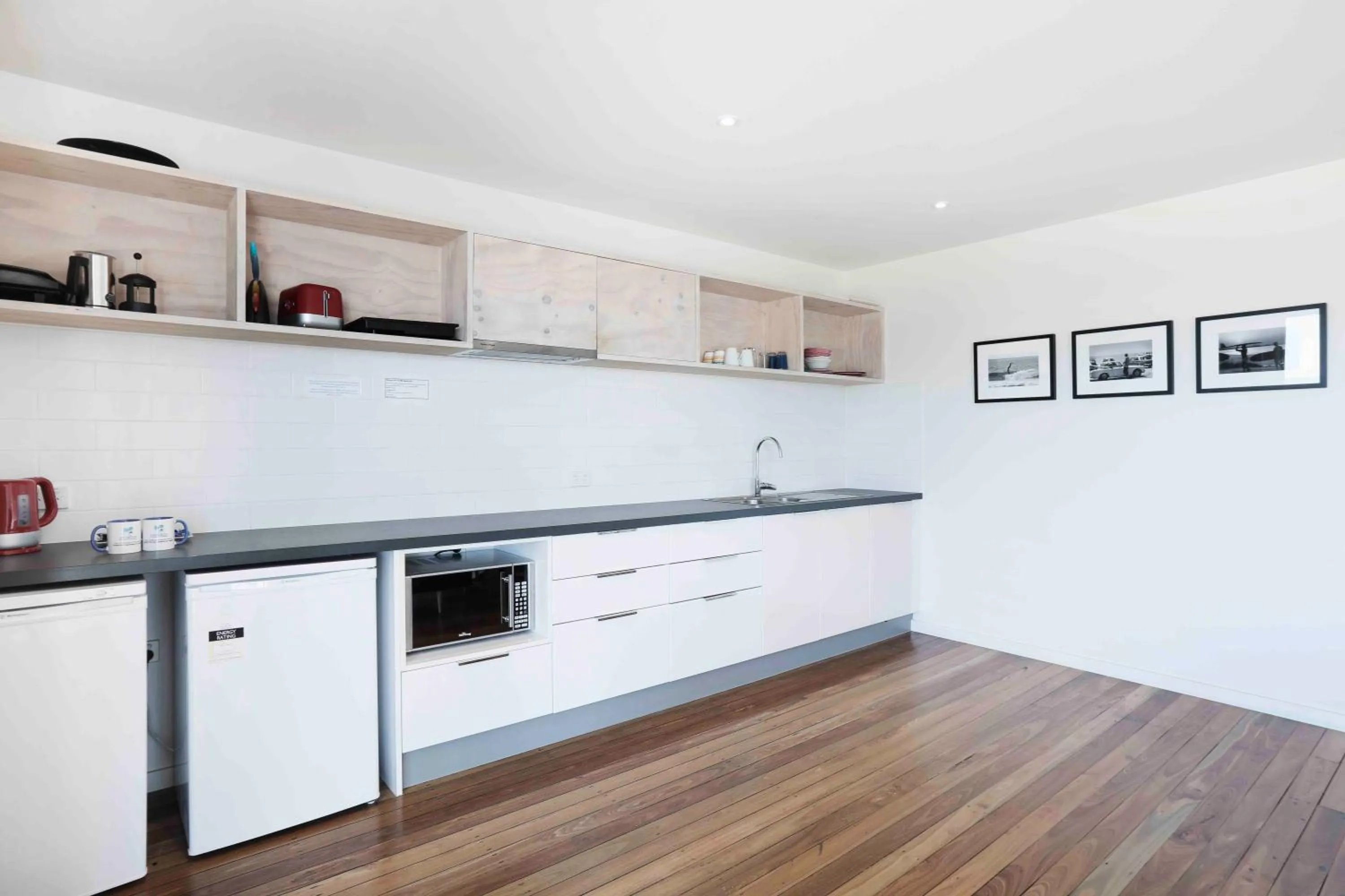 Kitchen or kitchenette in Sandbox Apartments