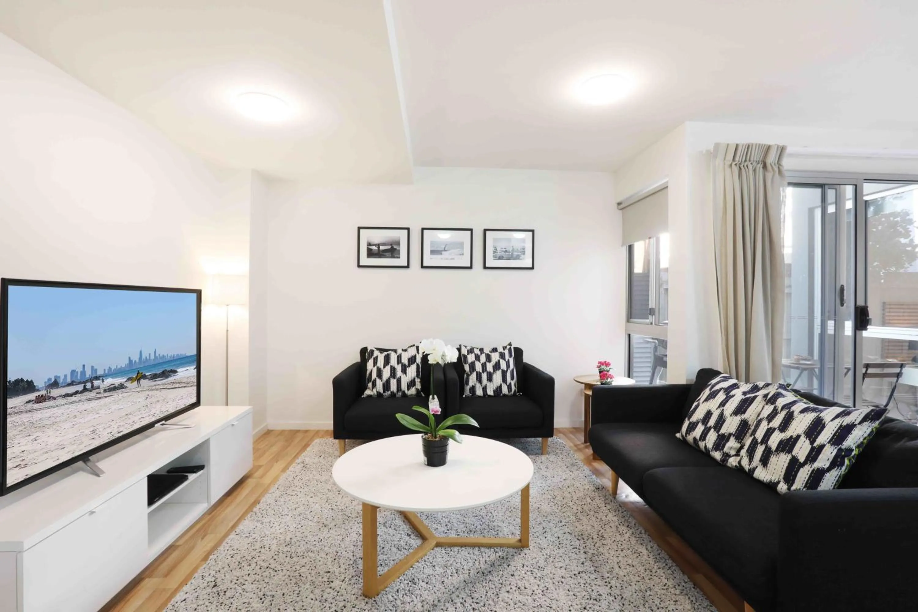 TV and multimedia in Sandbox Apartments