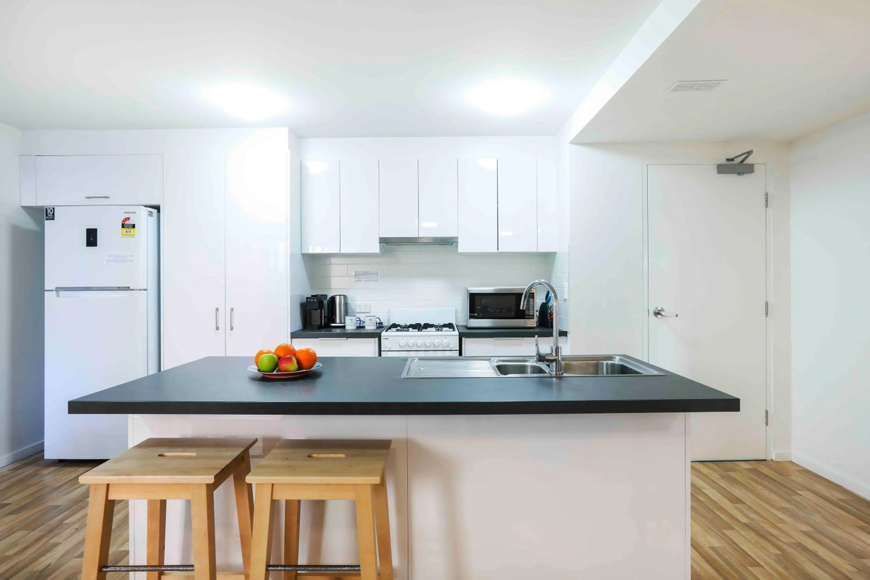 Kitchen or kitchenette in Sandbox Apartments