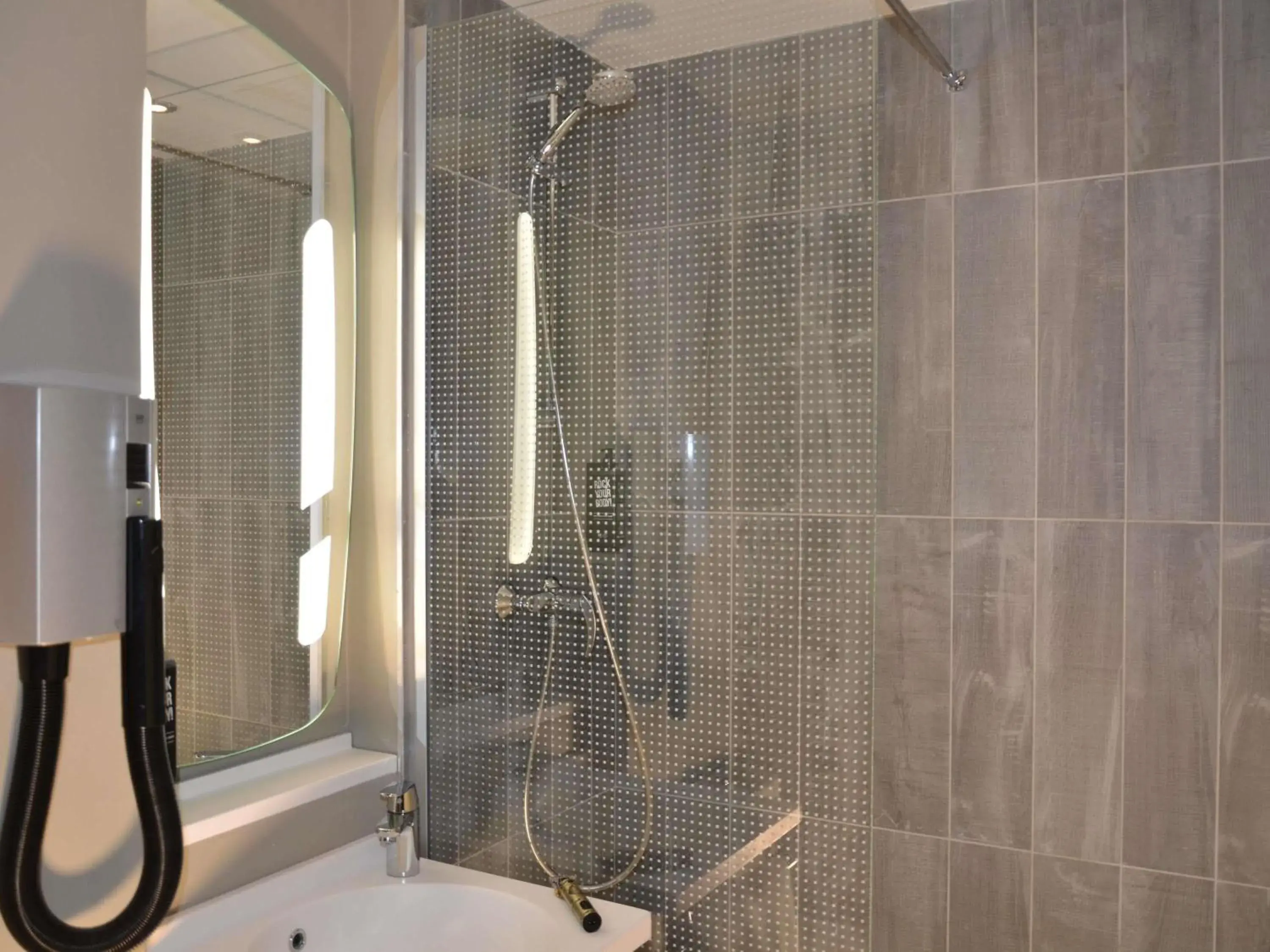 Bedroom in ibis Melun Bedroom in ibis Melun