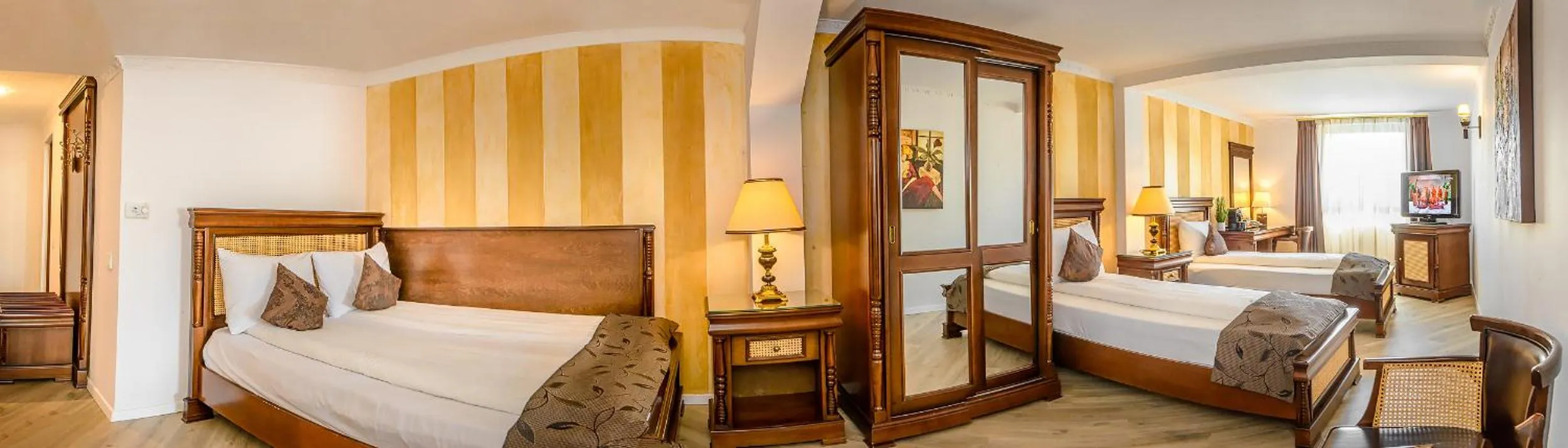 Photo of the whole room, Bed in Hotel Korona