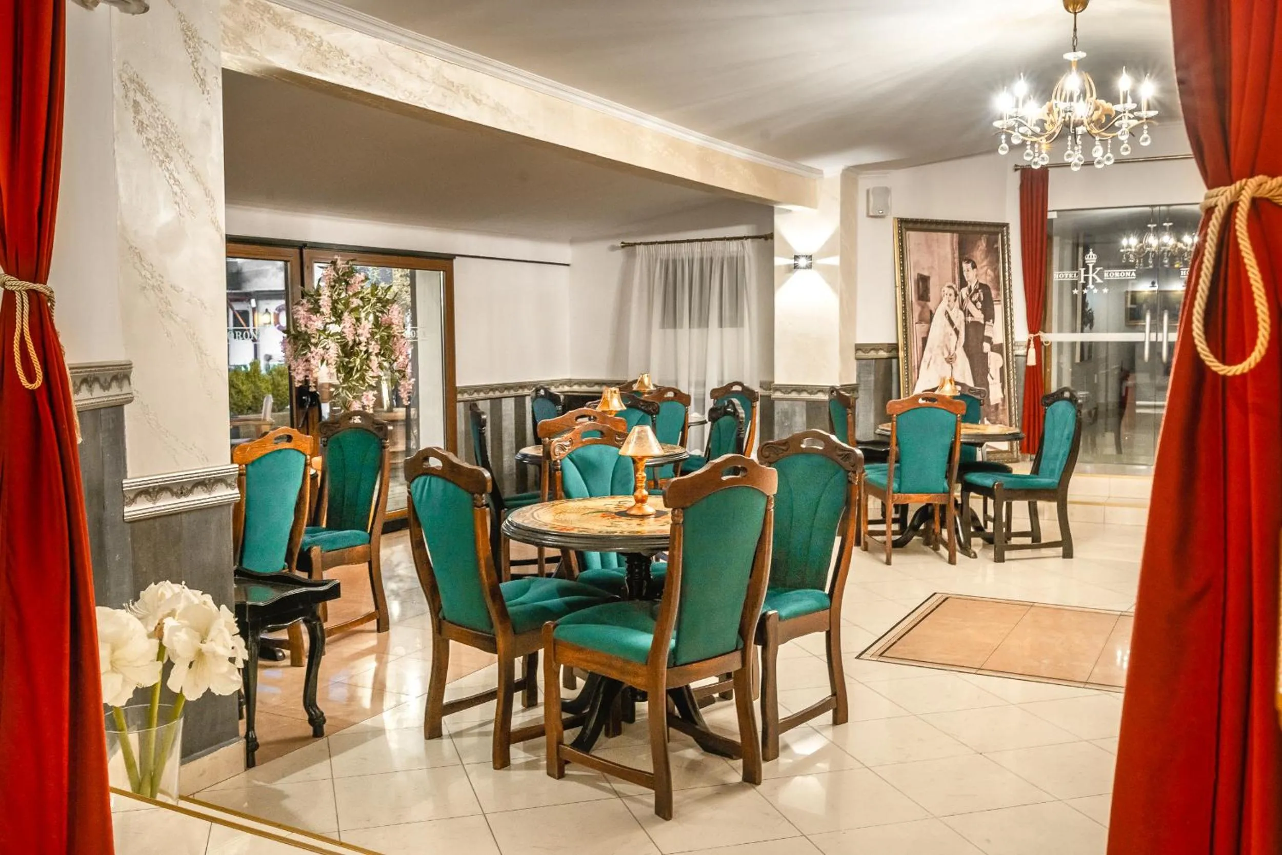 Restaurant/places to eat in Hotel Korona