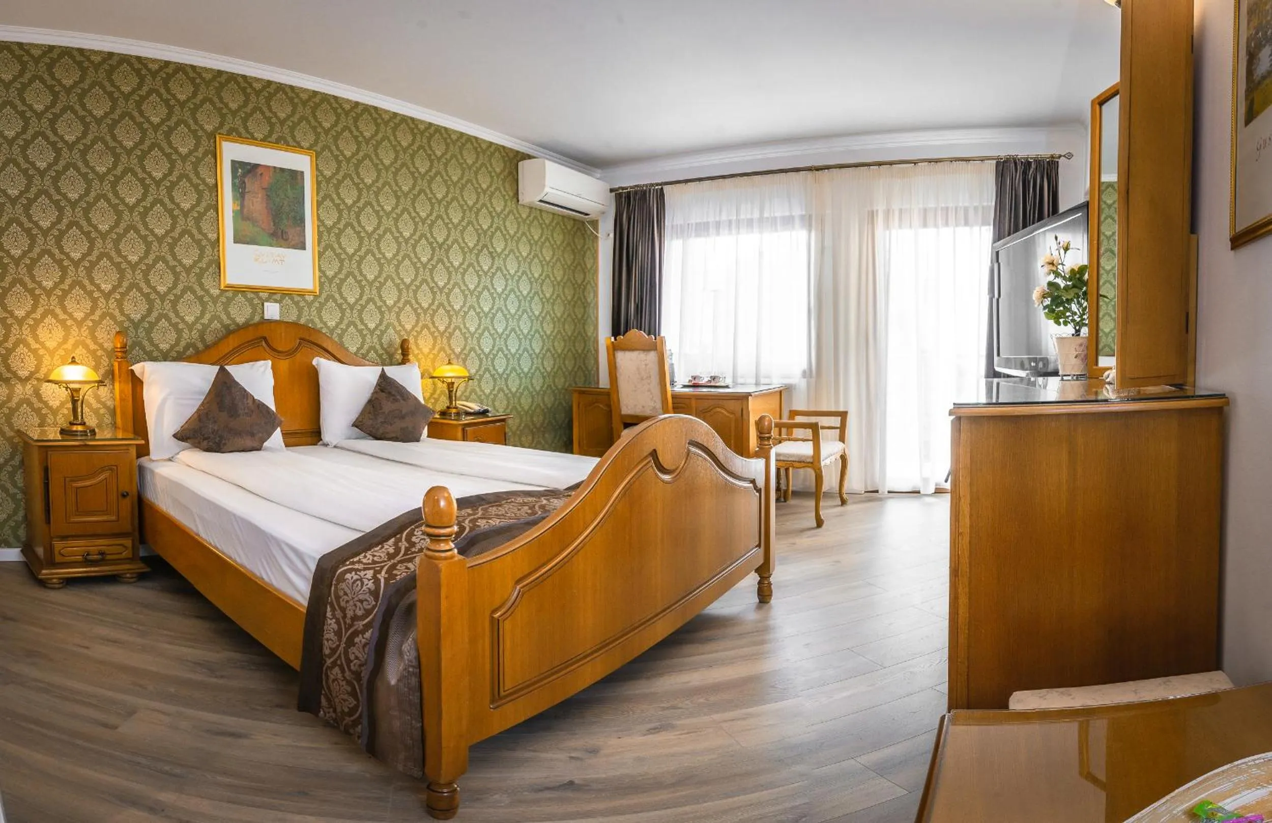 Photo of the whole room, Bed in Hotel Korona