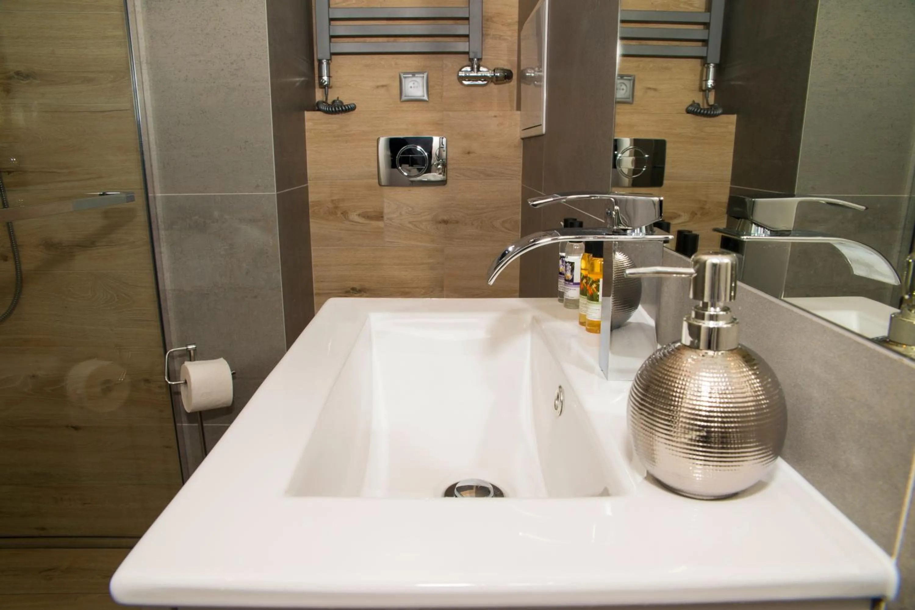 Shower in Leo Apartments Old Town