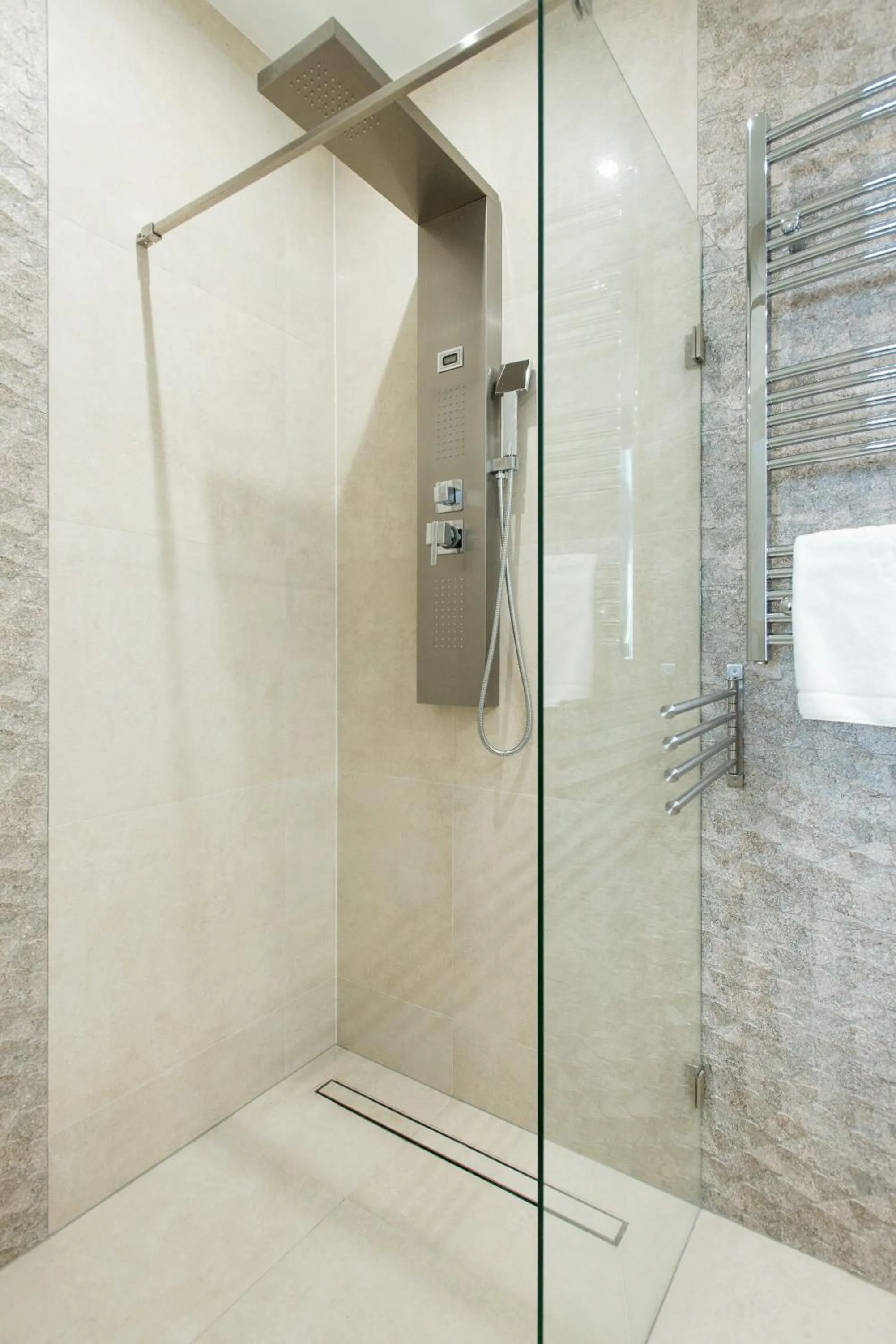 Shower in Leo Apartments Old Town
