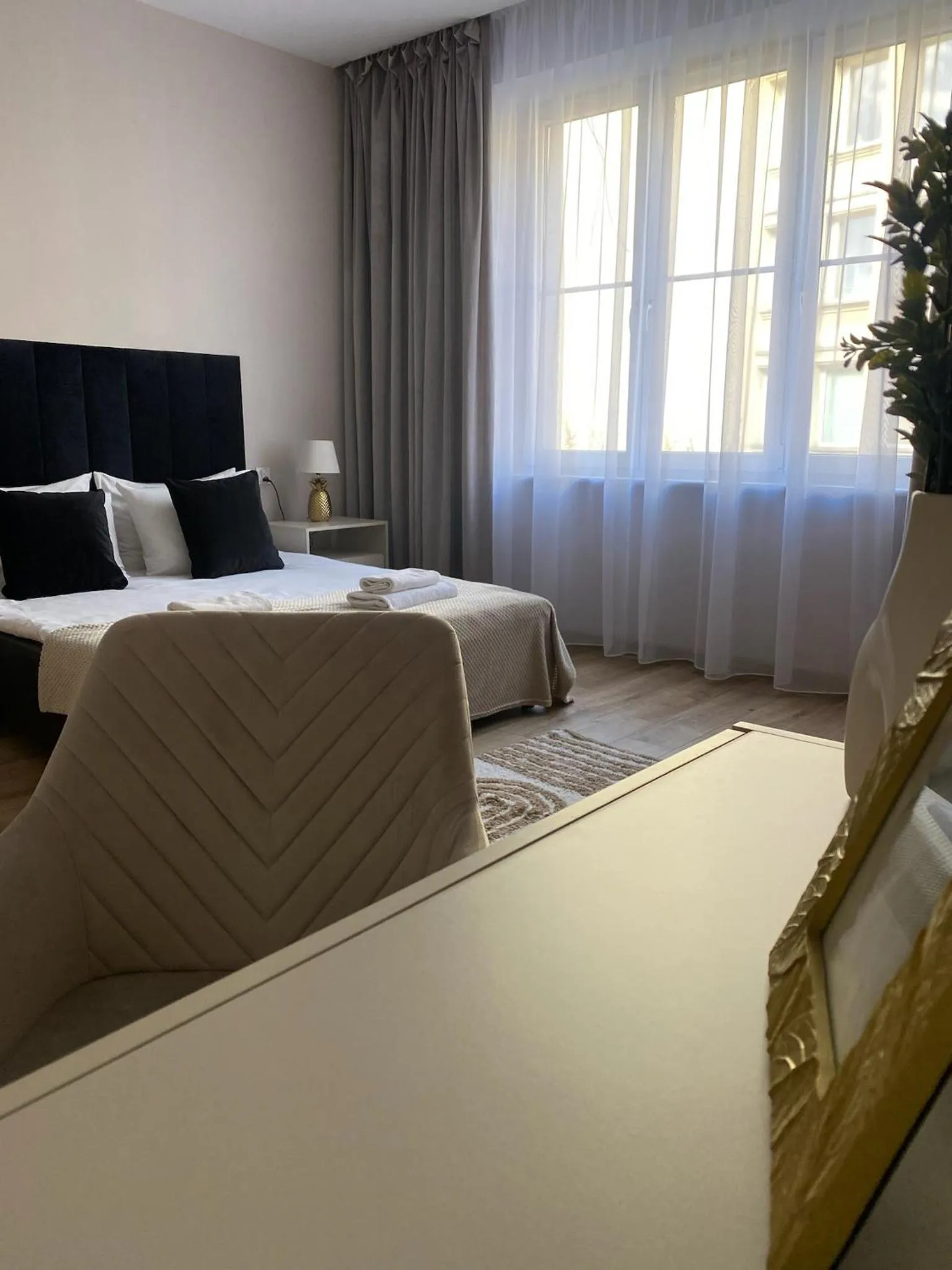 Photo of the whole room in Leo Apartments Old Town